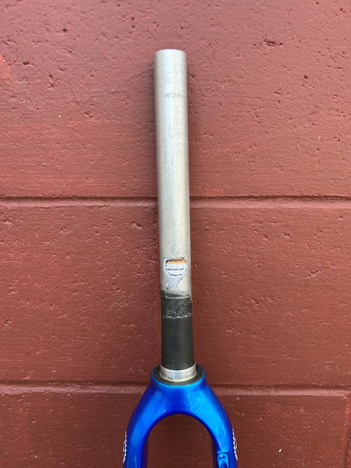 Salsa Cycles 700c 1 1/8 to 1 1/4 Tapered Thru Axle Disc Brake Blue Carbon Fork
