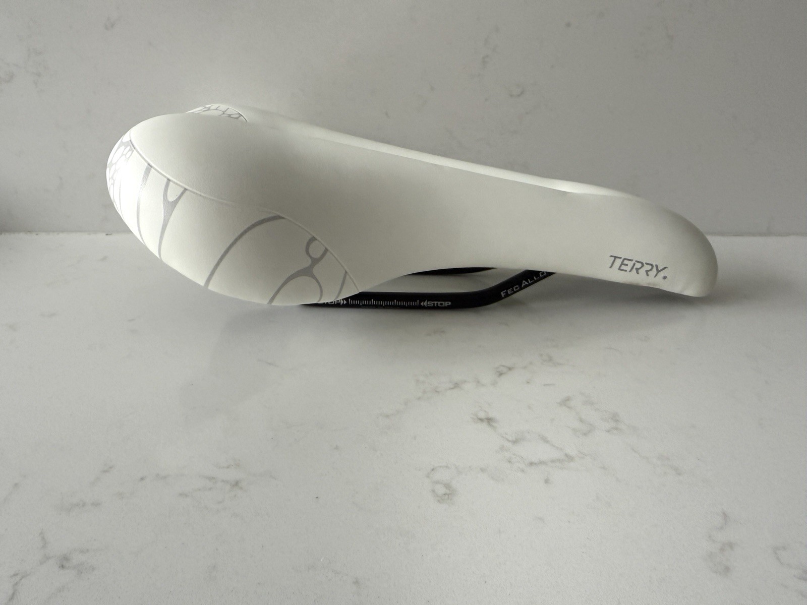 Terry Butterfly Women’s Bicycle Seat Ergonomic Cutout – FEC Alloy Rails – White