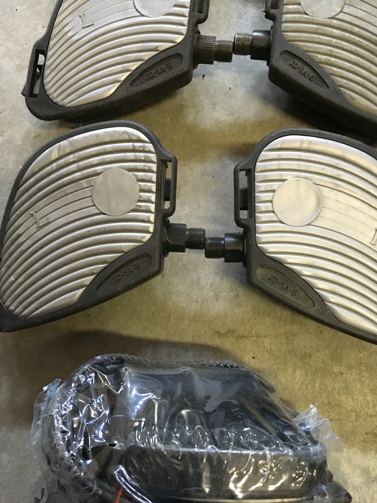 11 sets – Exercise Bike Replacement Pedals Stationary Bicycle-with misc15 pedals