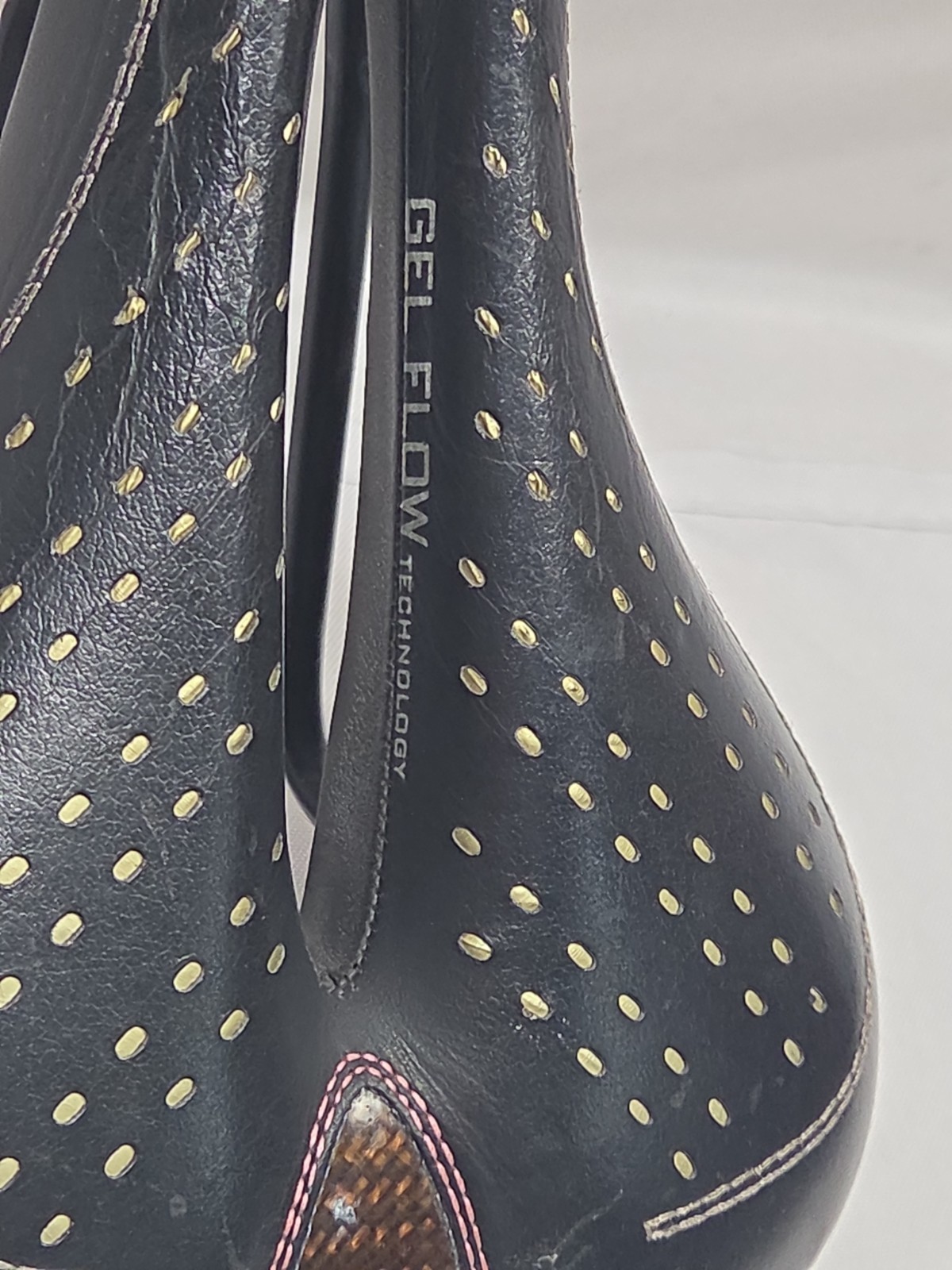 Selle Italia Gel Flow Technology Ldy Women’s Cutaway Gel Bicycle Saddle, Black