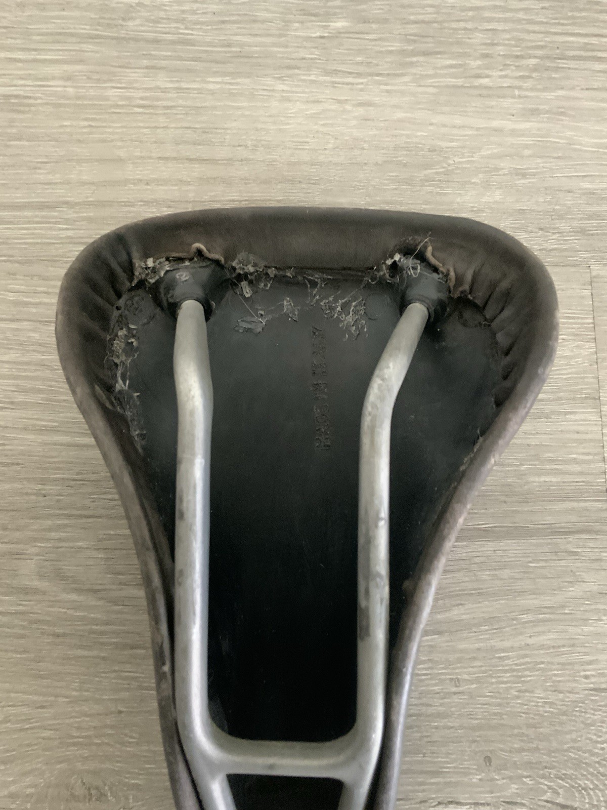 PEARLIZUMI RACING FLOLITE LEATHER SADDLE BROWN 340 GRAMS 278 X 143 MM