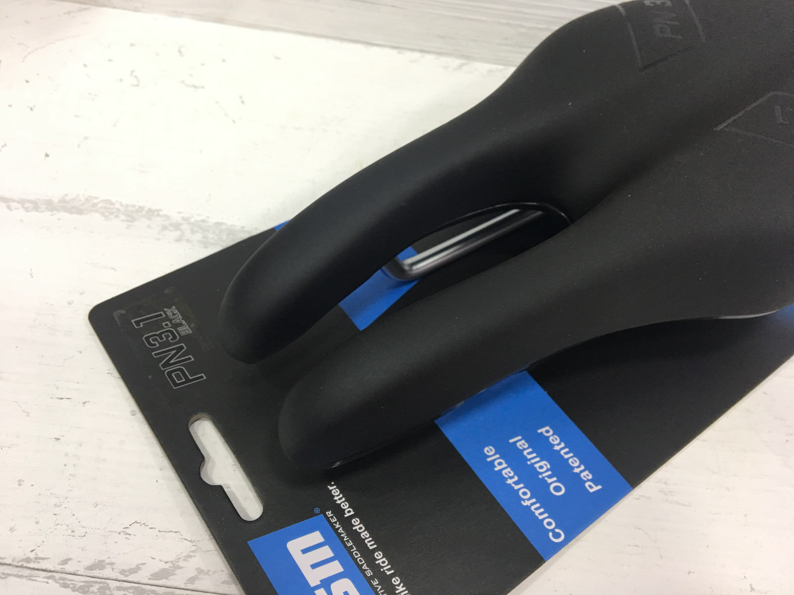 ISM PN 3.1 120x255mm 40 Padding Level Chromoly Rails Saddle (Black)