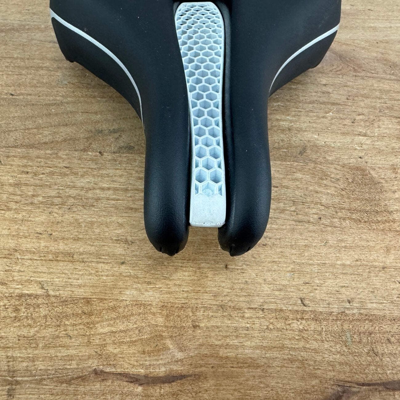 Selle Italia Iron 7x7mm Steel Rails Large 152mm Bike Saddle 293g