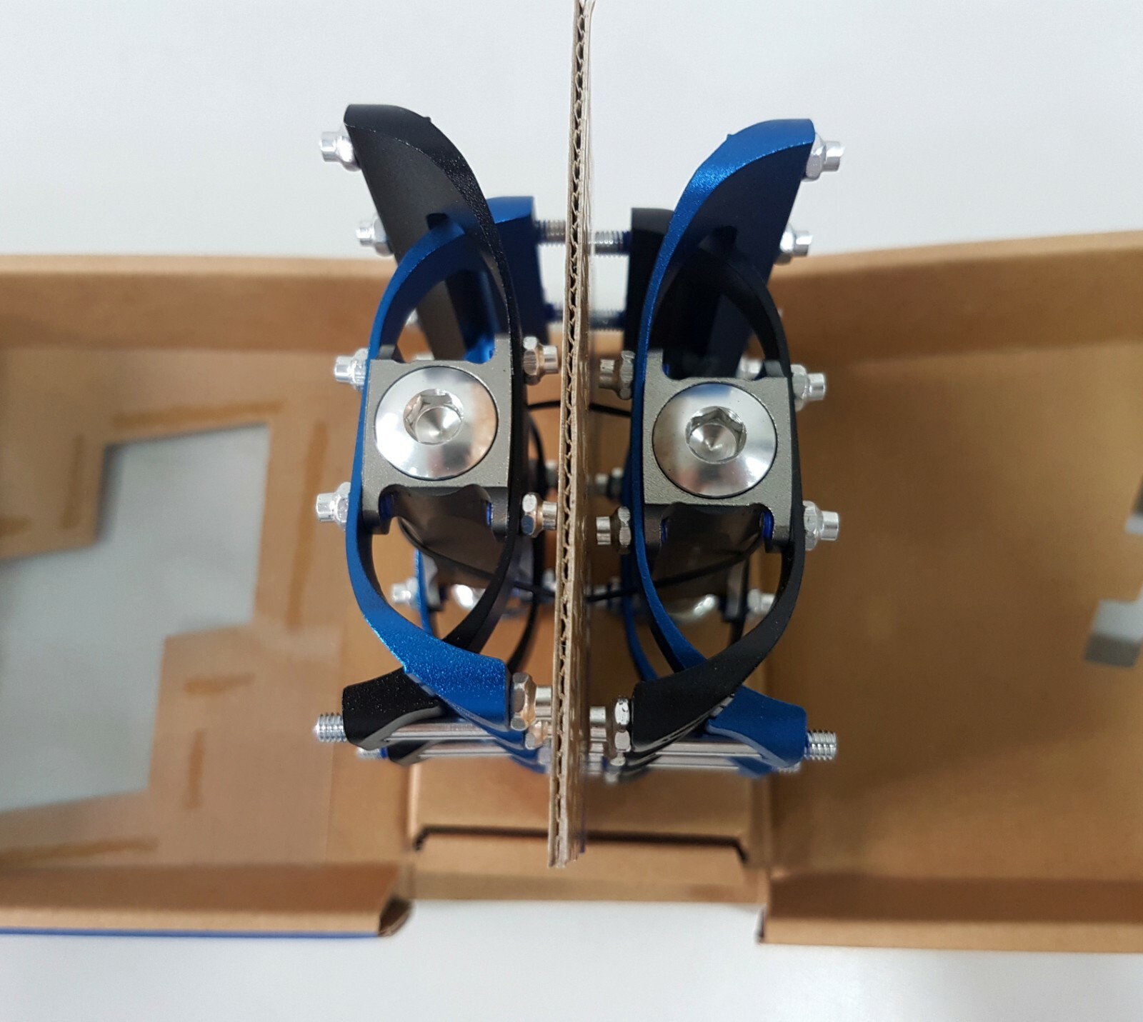 MDH Change – Small Area PVB03 275g 92x75x30mm Bicycle Pedal Black Blue