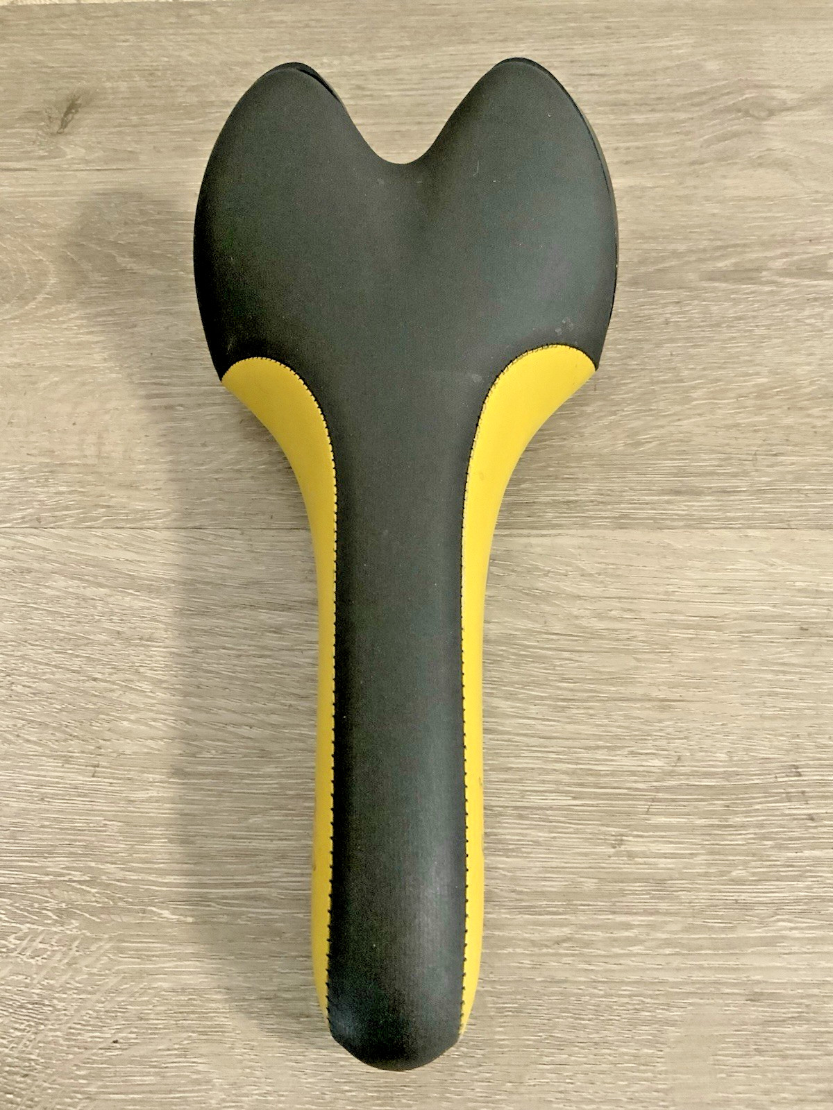 FIZIK PAVE ROAD BIKE SADDLE CHROMOLY STAYS 265 GRAMS 272 MM X 132 MM
