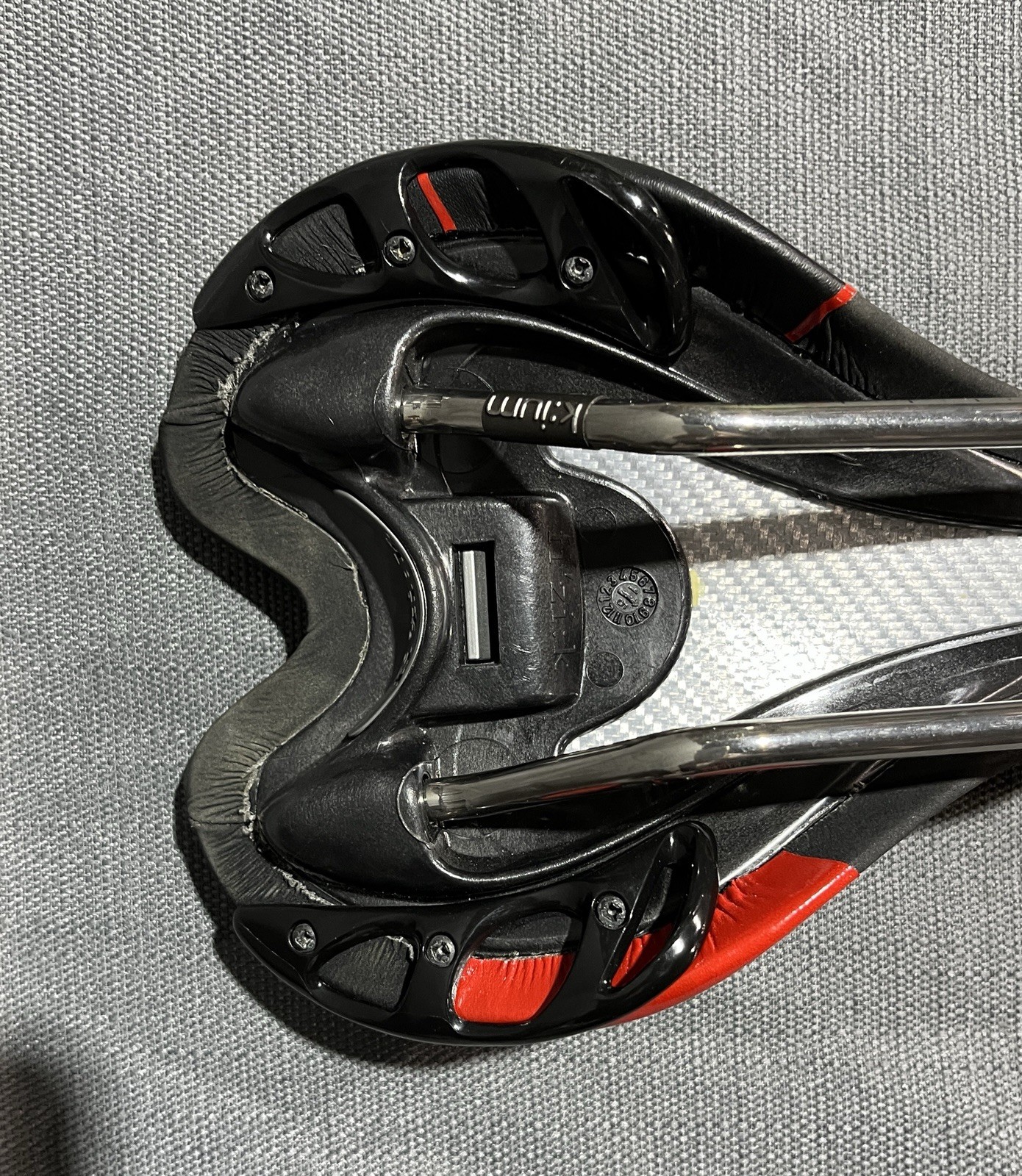 Fi’zi:k Aliante VSX Saddle Road / Gravel 140 x 265mm 7 x 7 K:ium Rails Fizik