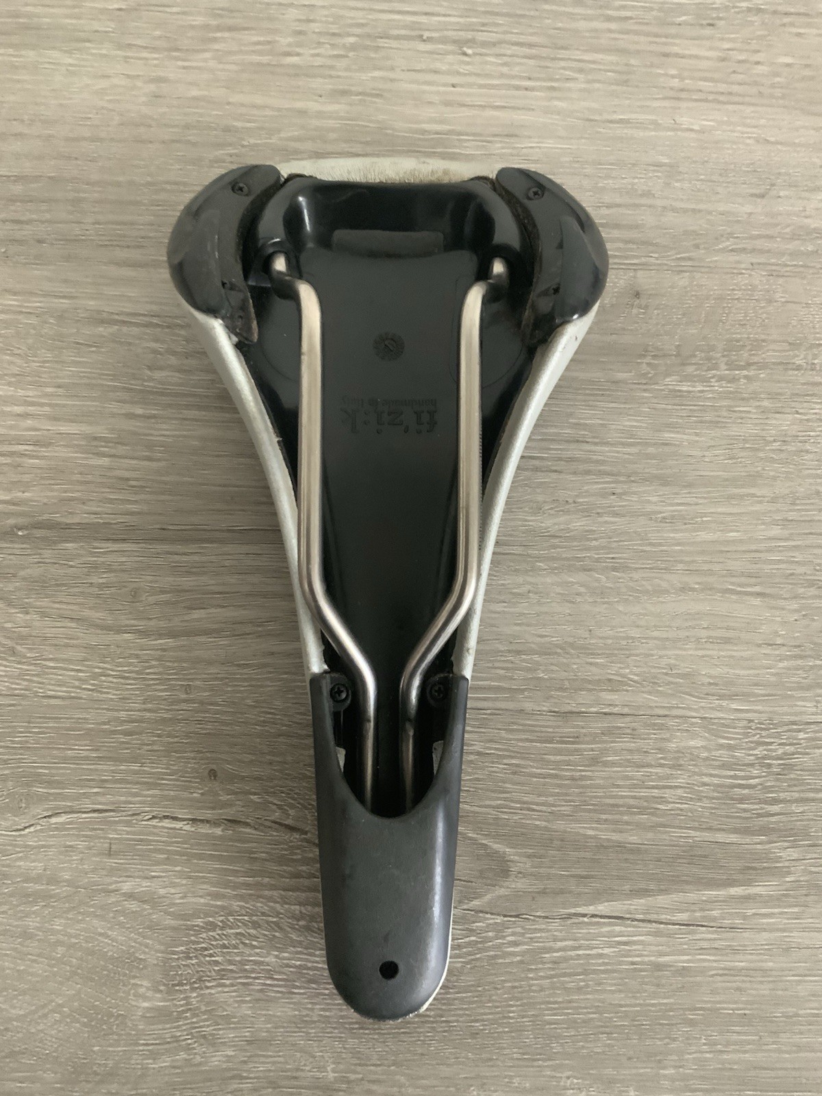 FIZIK POGGIO SADDLE 130 MM X 280 MM 260 GRAMS TITANIUM STAYS