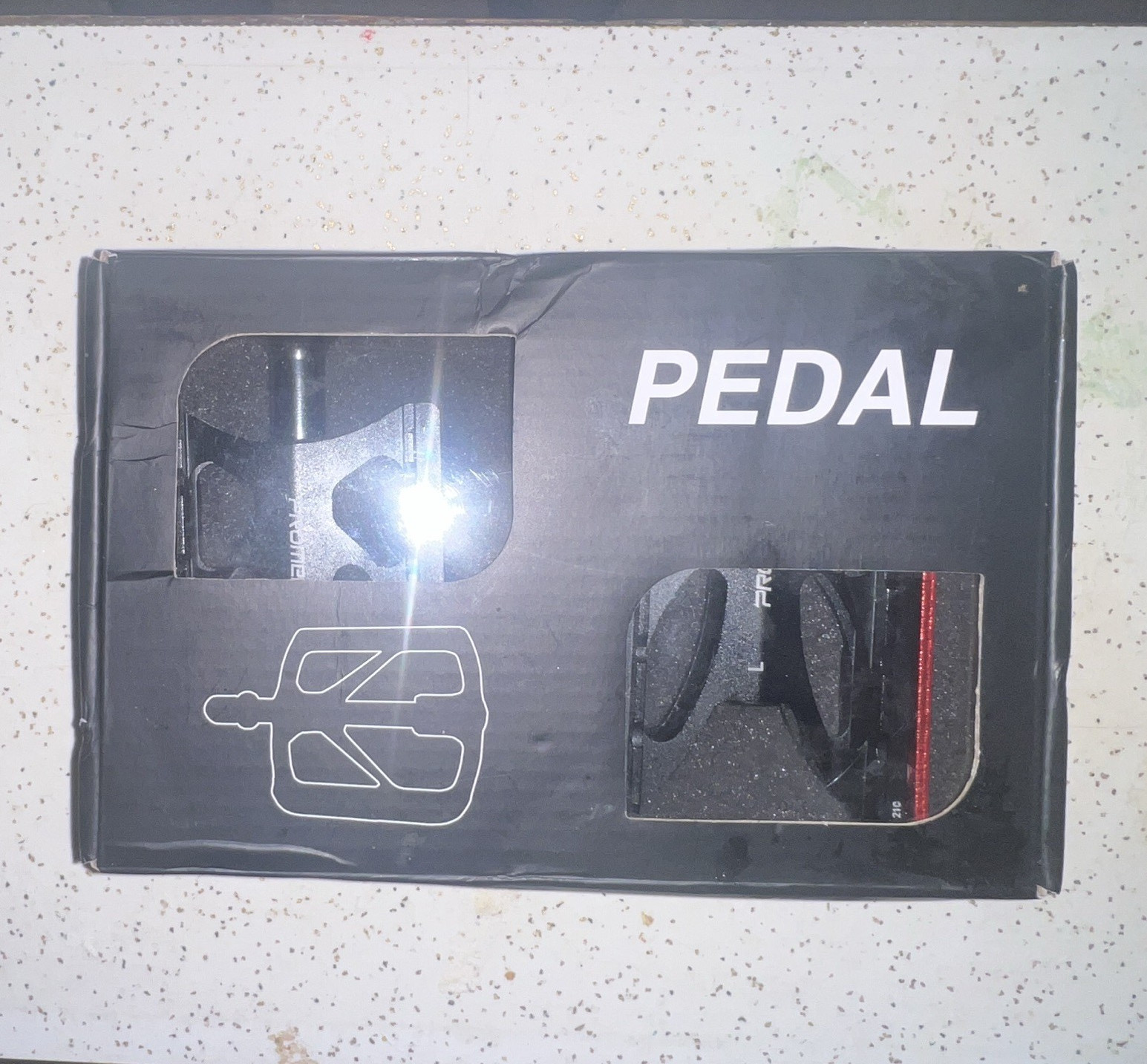 PROMEND U12 Flat Platform Bicycle Pedals Sealed Bearings 9/16in Black/Red