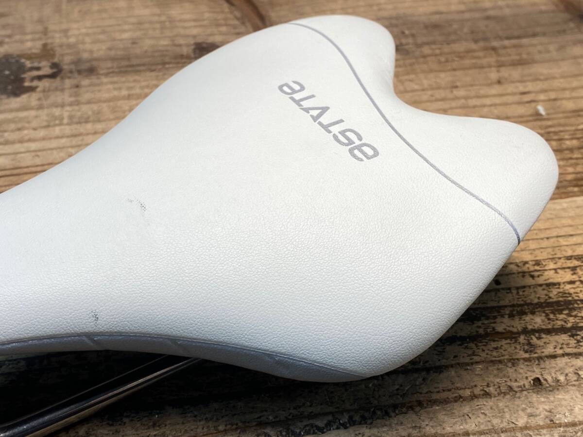 ASTUTE Skyline SR Saddle White with Titanium Rails Lightweight and comfortable