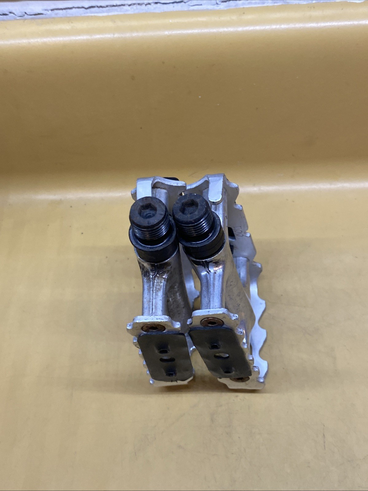 Silver Caged 9/16″ Flat / Platform Pedals With Reflectors