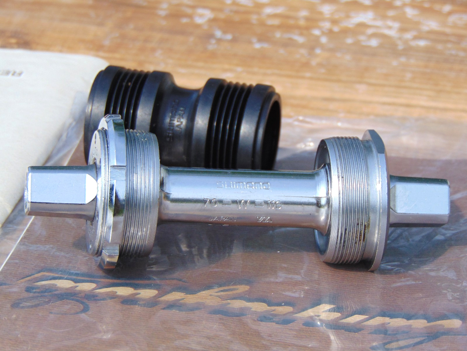 Shimano 600 Italian Thread Bottom Bracket 70-119mm