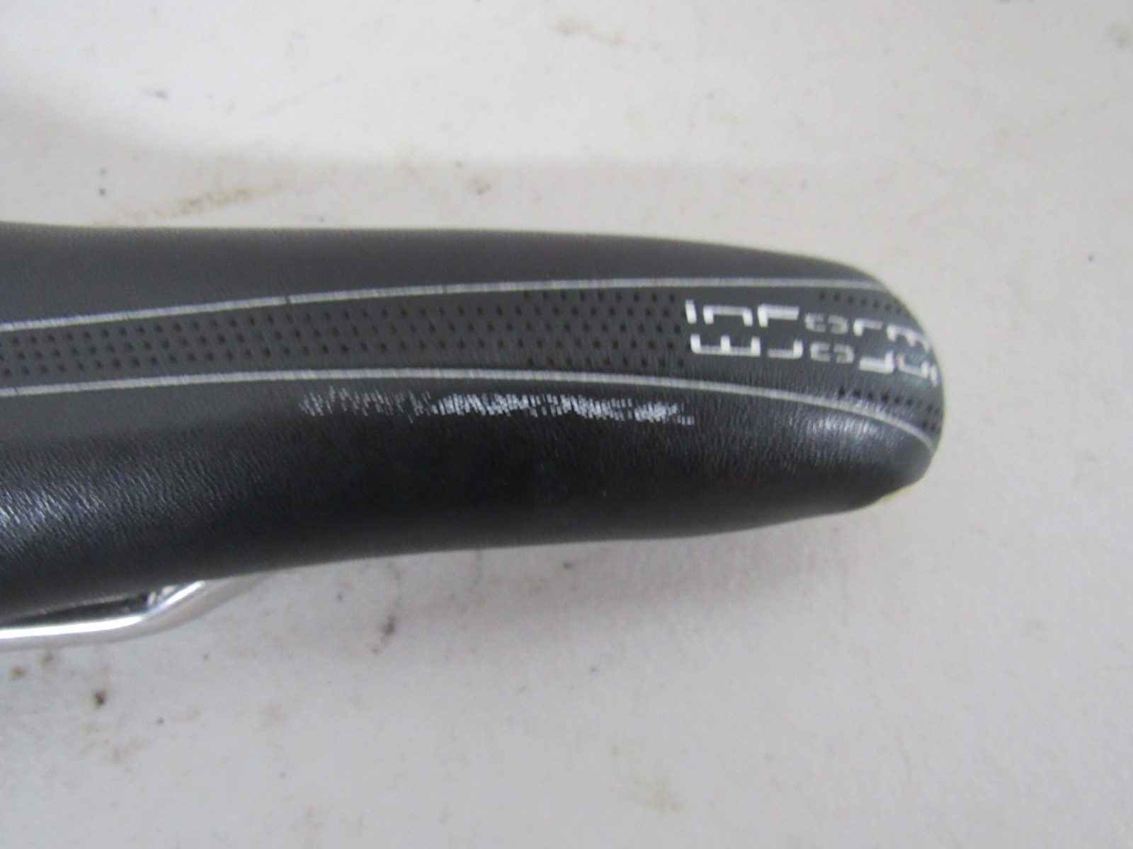 Bontrager Affinity RXL Saddle 200g Titanium Rails 138mm x 270mm