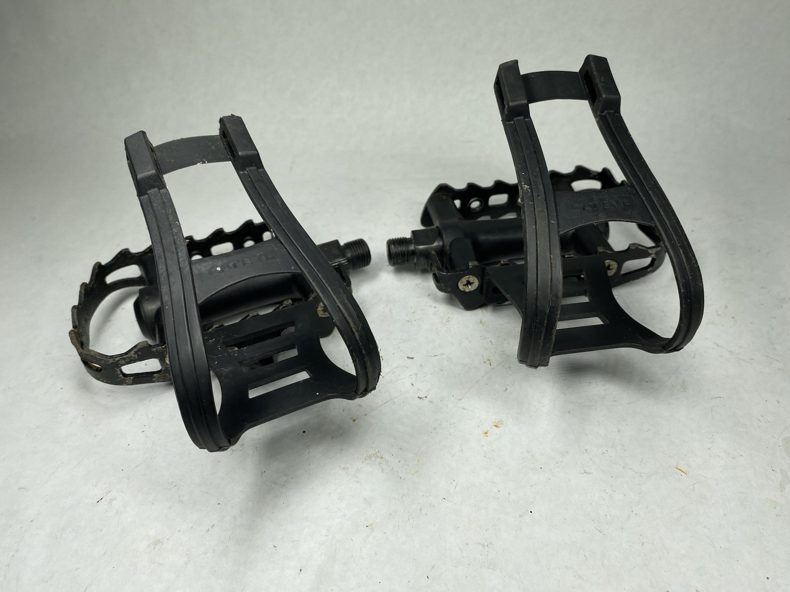 Sakae MTP-170 Platform Pedals w/ Cateye Toe Clips Vintage MTB 9/16” Black