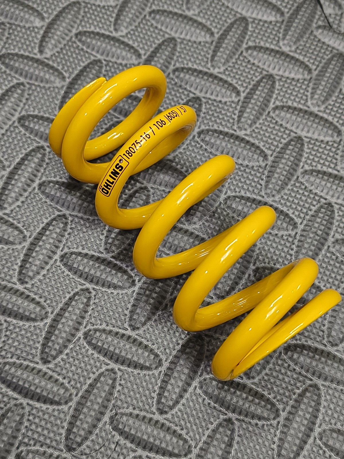 Ohlins Coil Spring 605lbs 2.25/57mm For TTX22M