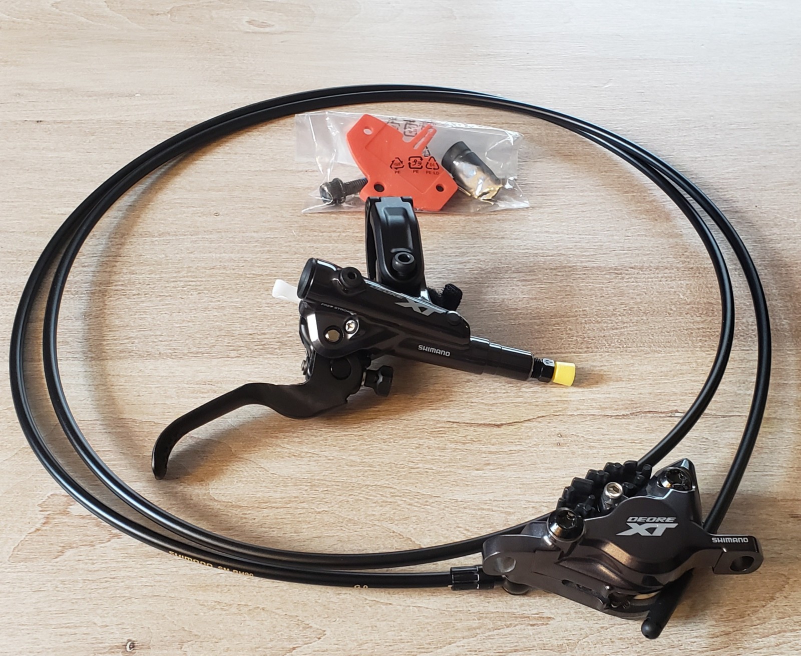NEW! Shimano DEORE XT BL-M8100/BR-M8100 Disc Brake Lever Rear 2-Piston.
