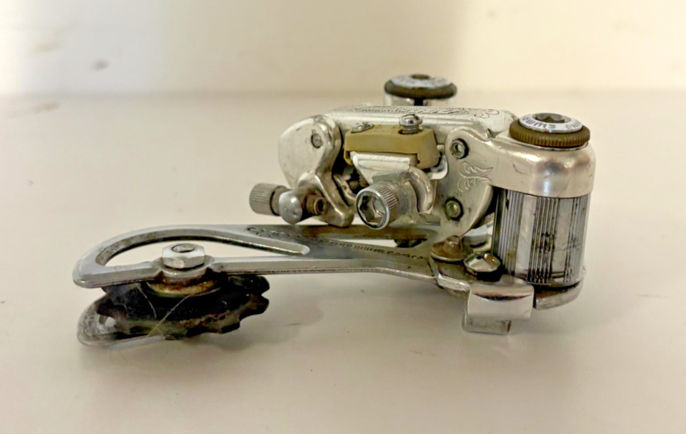 Vintage Shimano 600 Arabesque Medium Cage Road Bike Rear Derailleur EXCELLENT