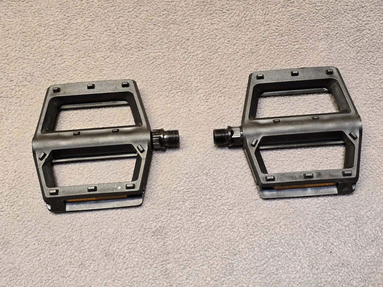 Bicycle Pedals Black Plastic Resin FP868ZU With Reflectors 9/16 Threaded