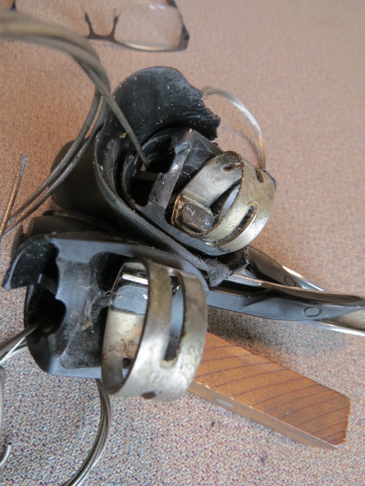 An Excellent- And Ugly – 3×10-Spd Shimano Sora Shifting Brake Lever Set + Cables