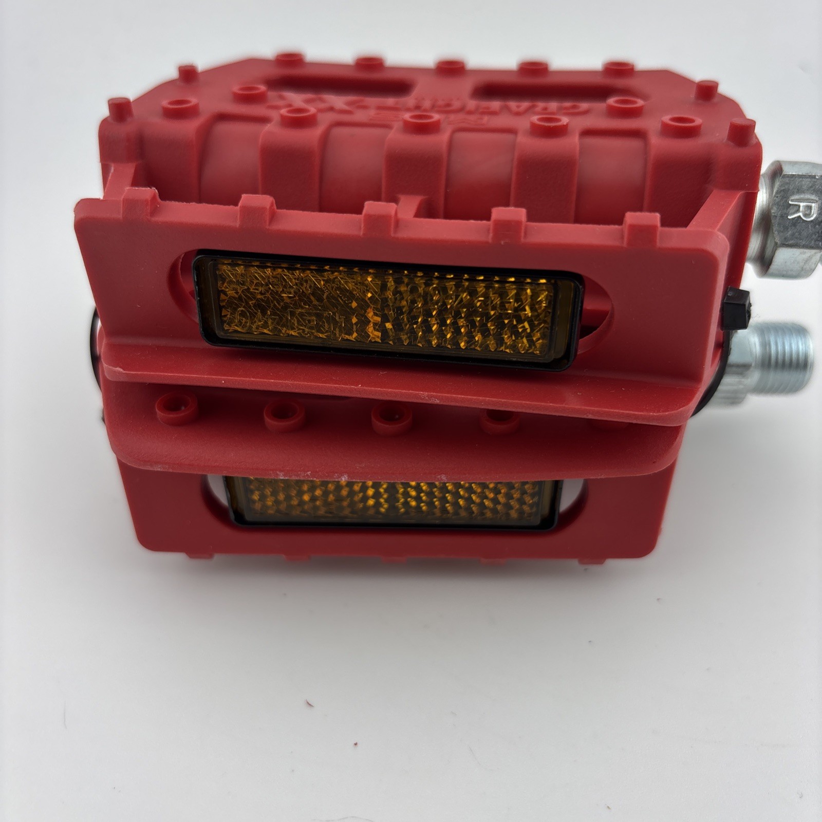 MKS Grafight-XX Pedals 9/16″ Concave Fiberglass/Composite Body Molded Pins Red