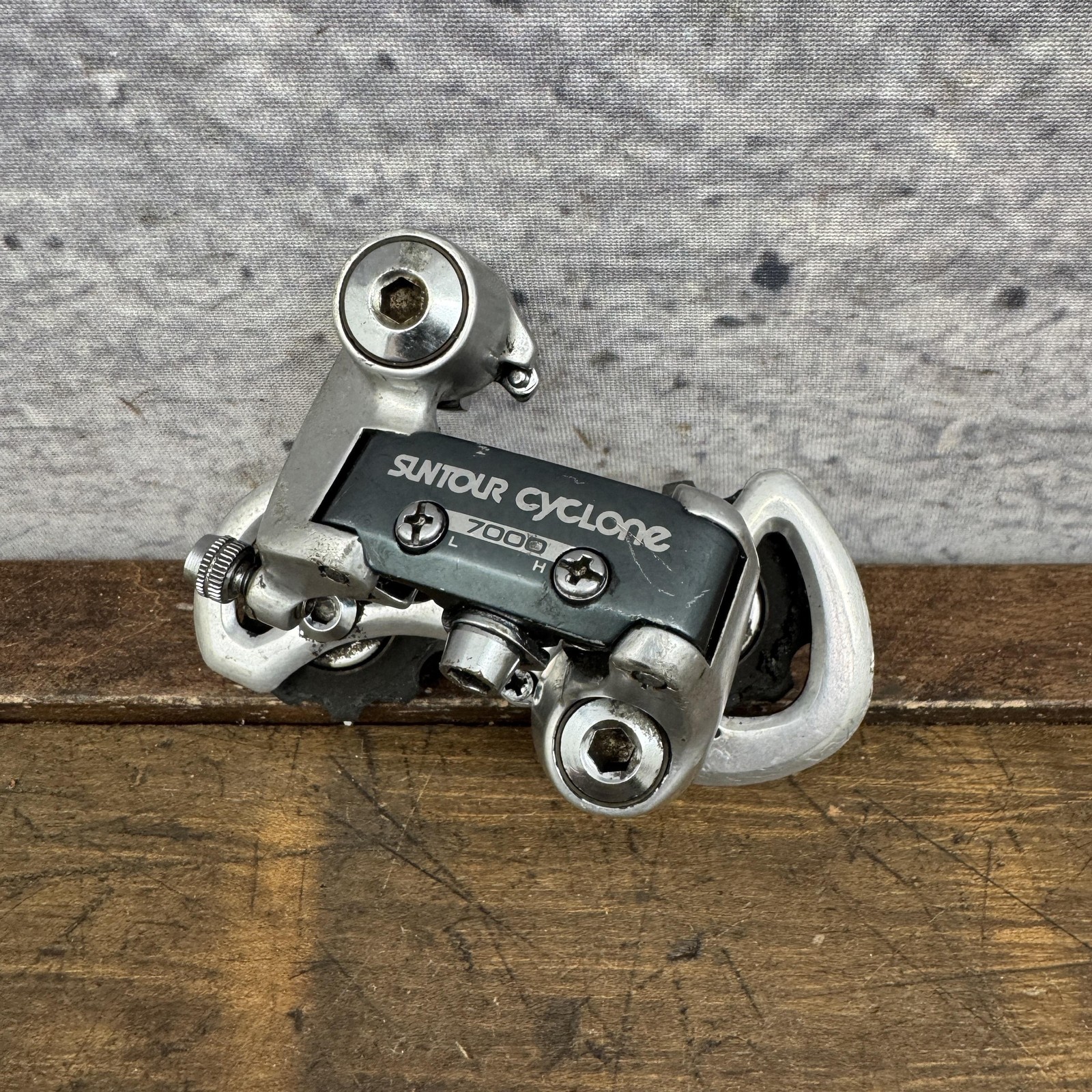 Vintage SunTour Cyclone 7000 Rear Derailleur Short Cage Hanger 220g Silver
