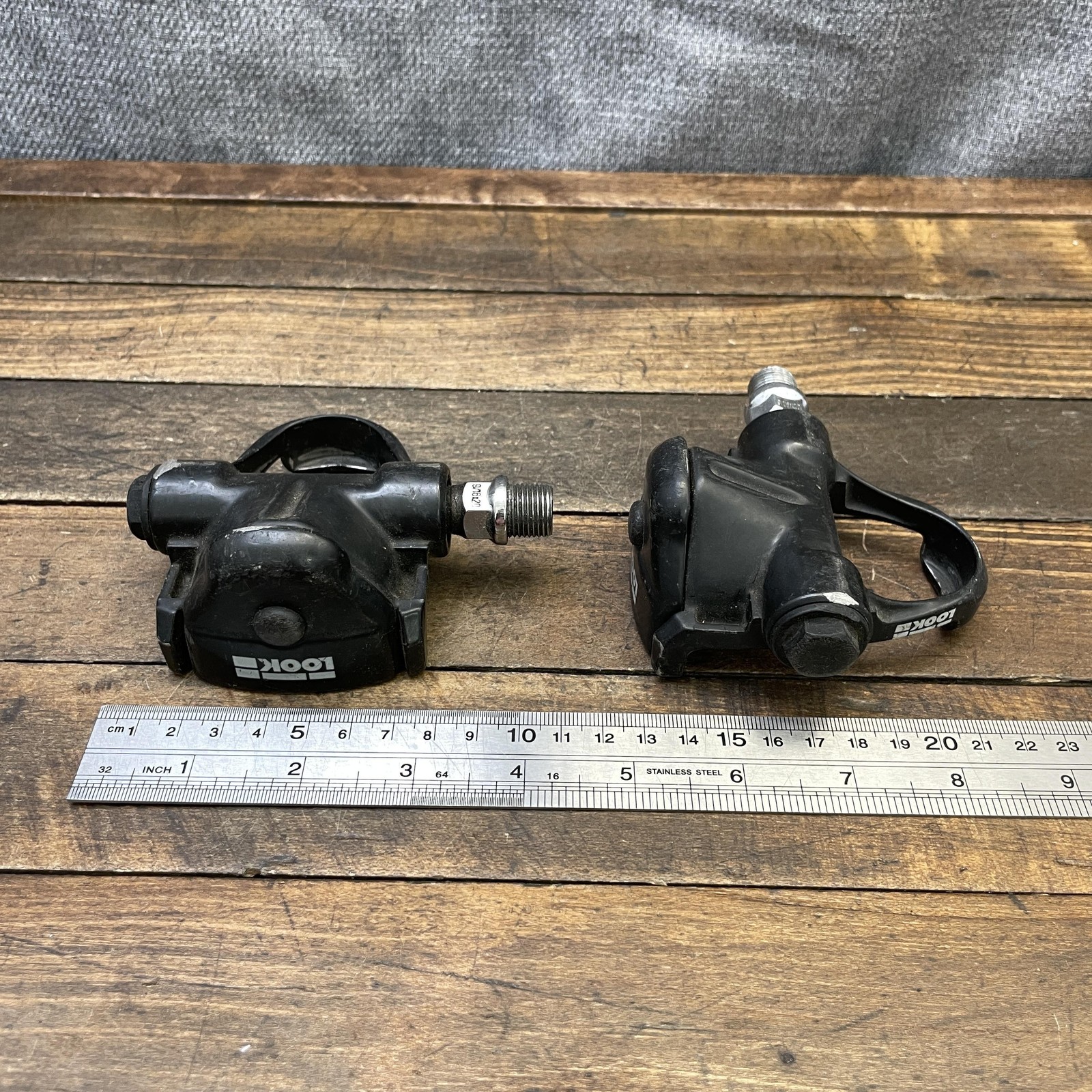 Vintage Look Clipless Road Bike Pedals 9/16 Black Pair 470g Composite Used