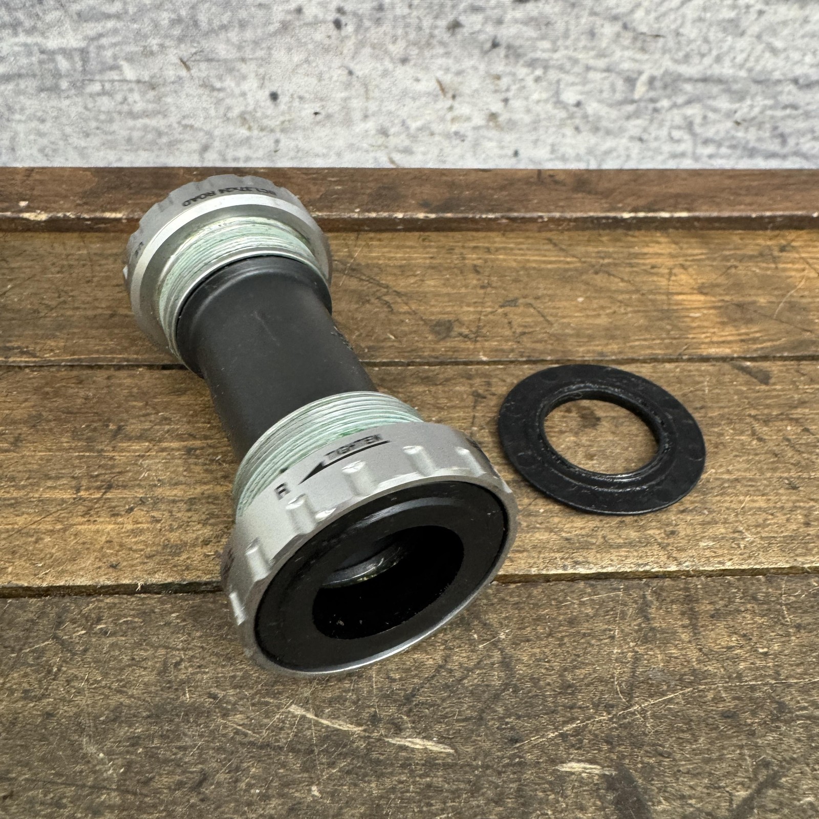 Shimano BB-RS500 Bottom Bracket English BSA 68mm Hollowtech II 24mm Road Silver