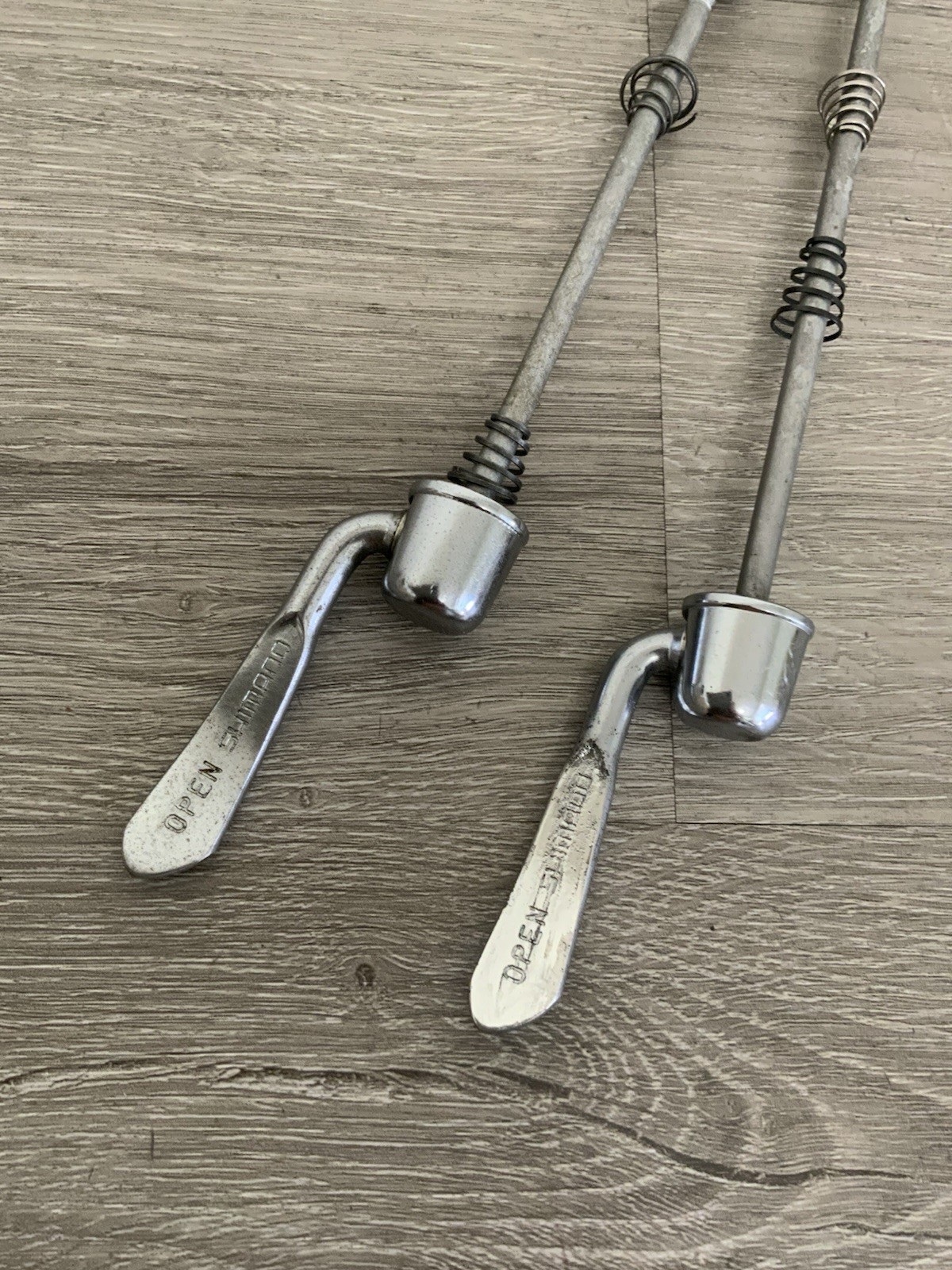 SHIMANO 600 QUICK RELEASE SKEWER SET 100-1256 MM SPACING STEEL MODEL 6207