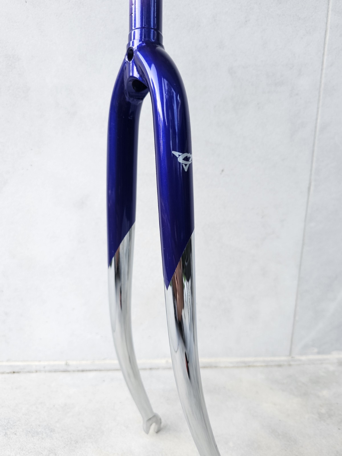 Columbus Casati 1″ Threaded Steel Fork – 146mm Steerer, 64mm Thread, Chrome/Blue