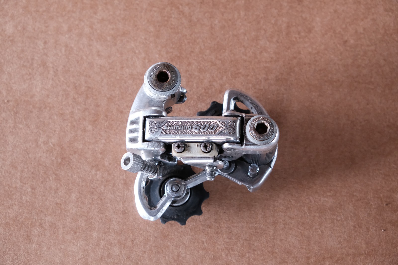 Vintage Shimano 600 Arabesque short cage rear derailleur