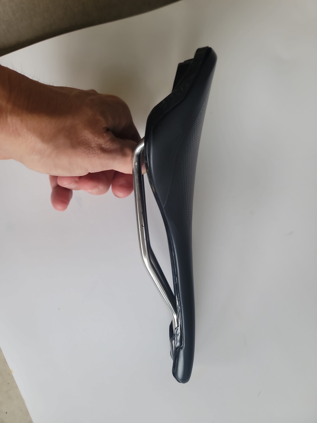 143mm Specialized Phenom Comp Cr-Mo Rail Road Saddle 245g