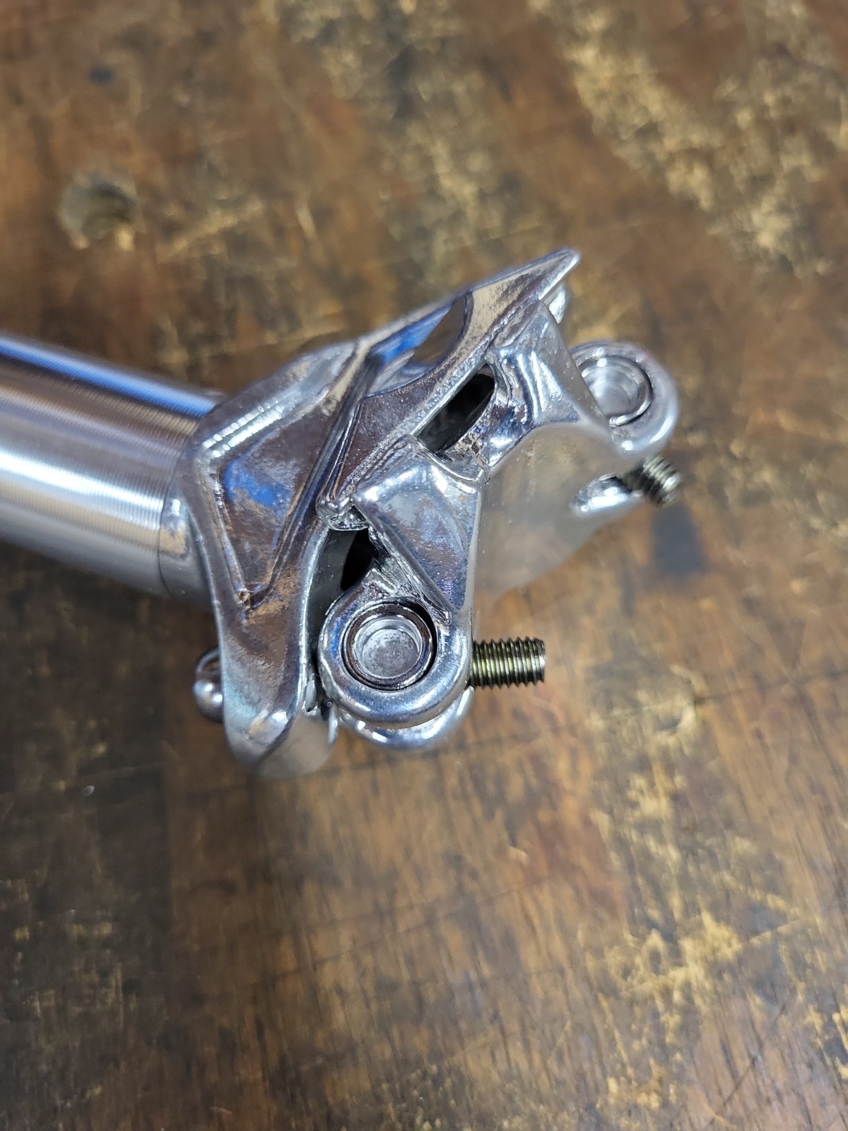 Silver Colored ALUMINUM SEAT POST 27.2 X 330MM NEW. MICROADJUST CLAMP FREE SHIP