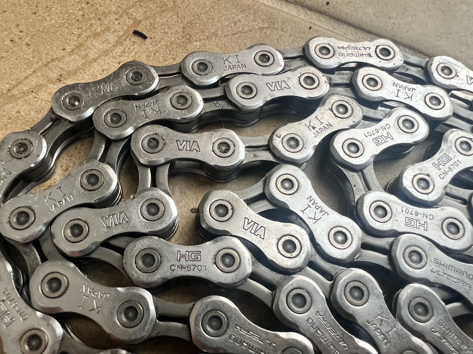 Shimano CN-6701 Ultegra Super Narrow Bicycle Chain 10 speed 106 Links Road Bike