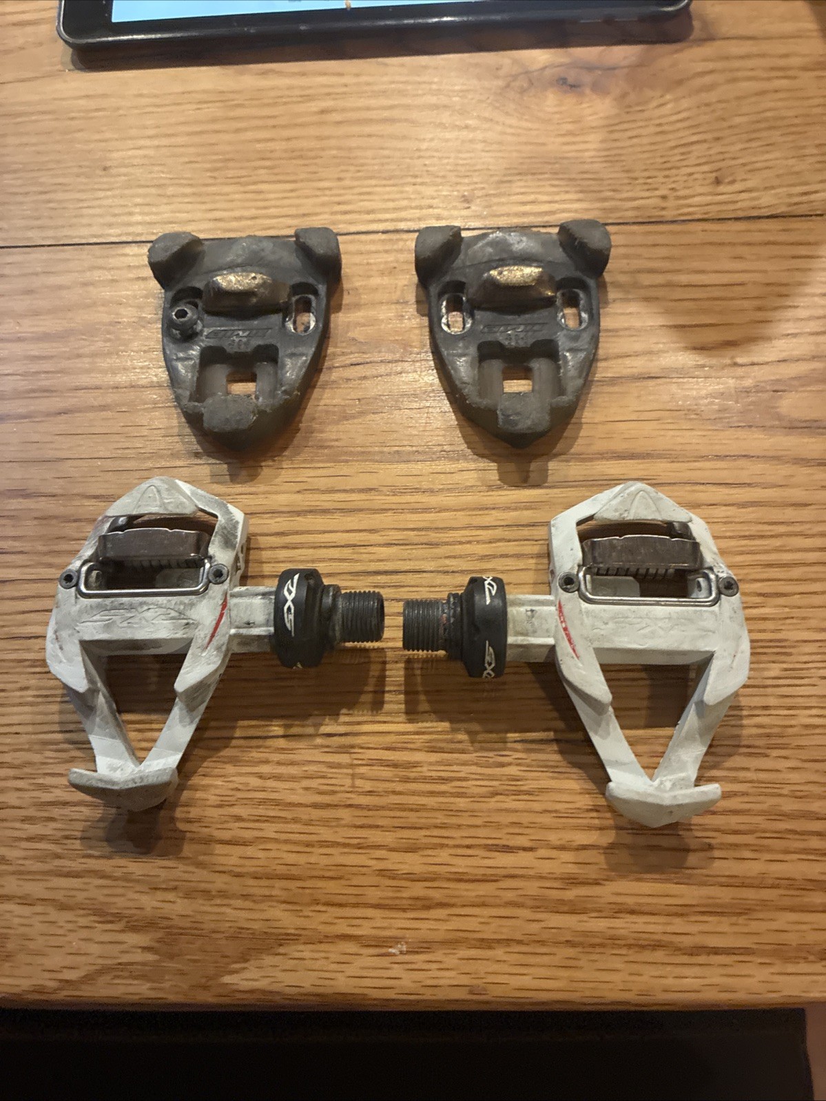 Time RXS Speed White Composite Steel Axle Road Pedals With Cleats Used