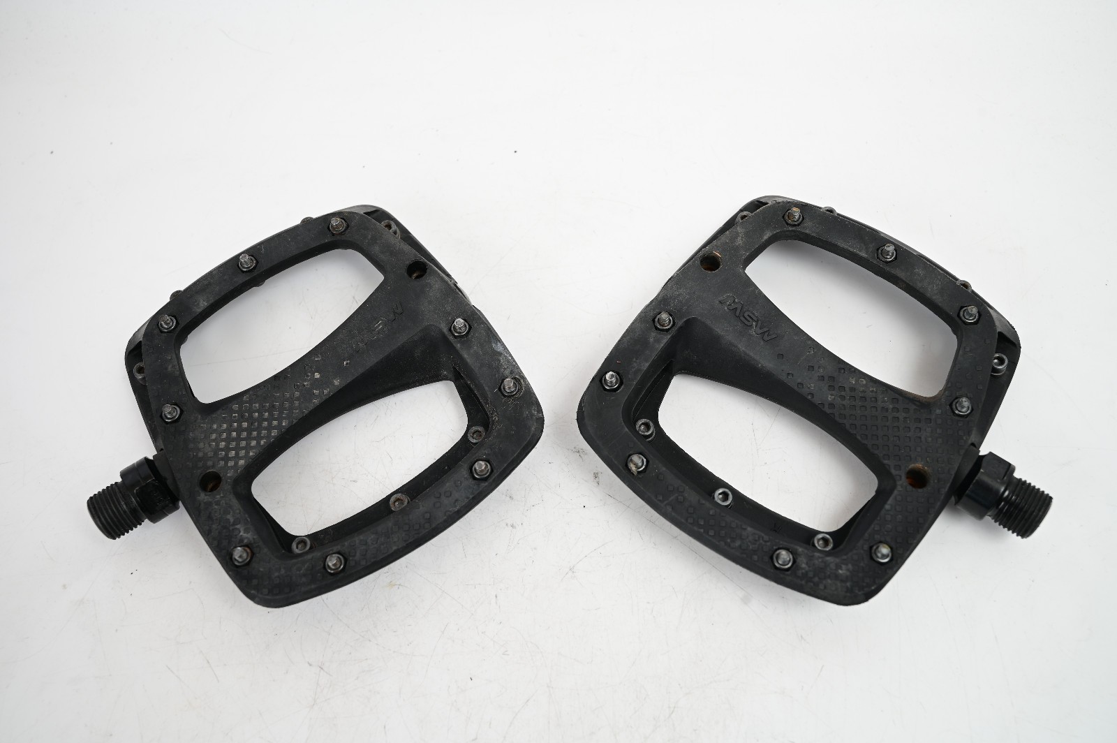 MSW Thump Pedals with Replaceable Pins – Platform Composite 9/16″ Black MTB Bike