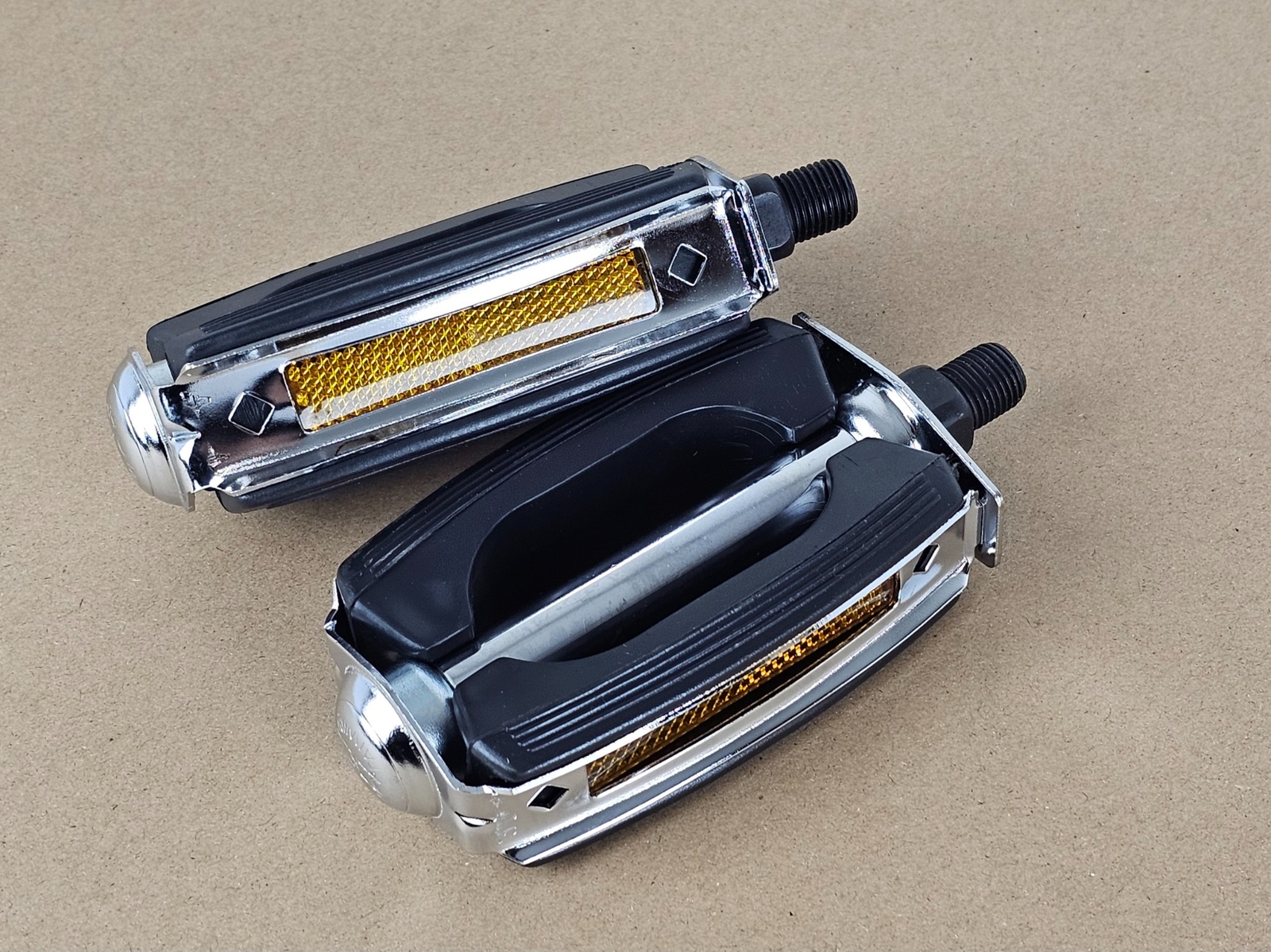 BLACK/CHROME SCHWINN STINGRAY KRATE BIKE BOW PEDAL VINTAGE CRUISER BICYCLE 1/2″