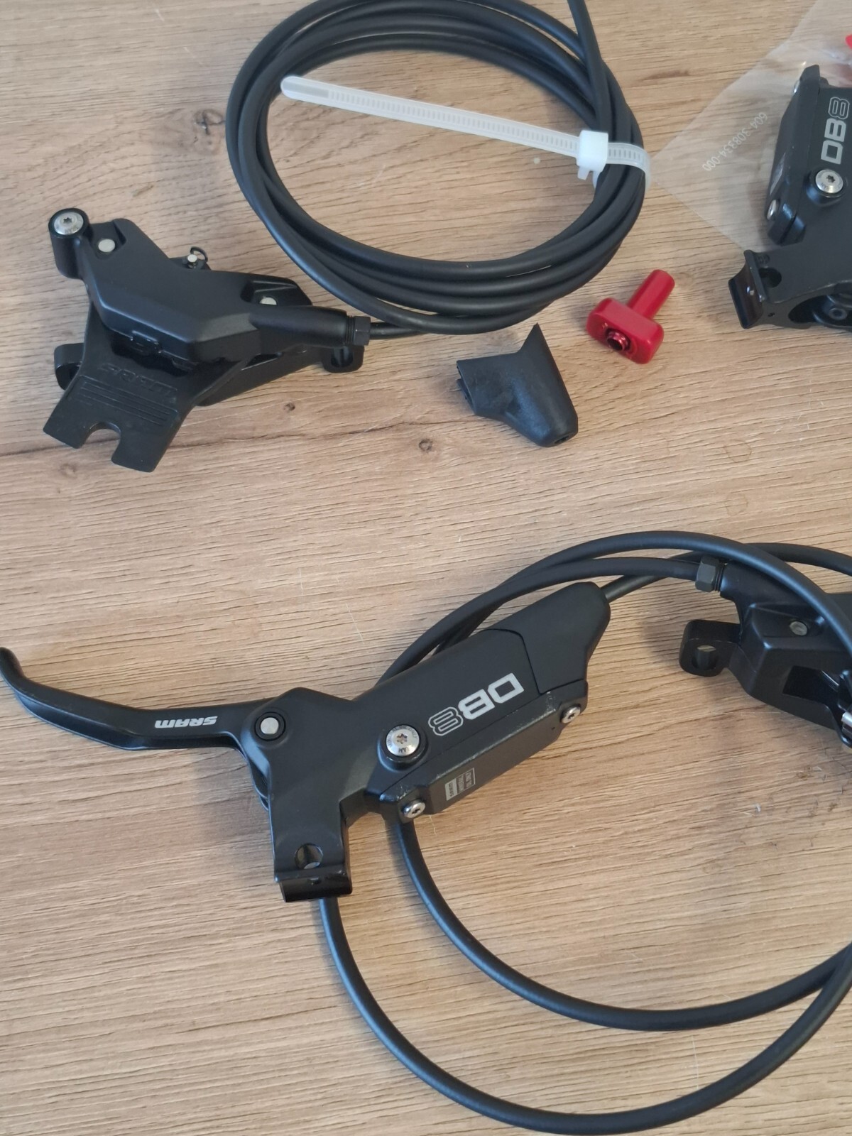 SRAM DB8 Hydraulic Disc Brakes – 4-Piston – Front & Rear – 90/200 cm Set, new