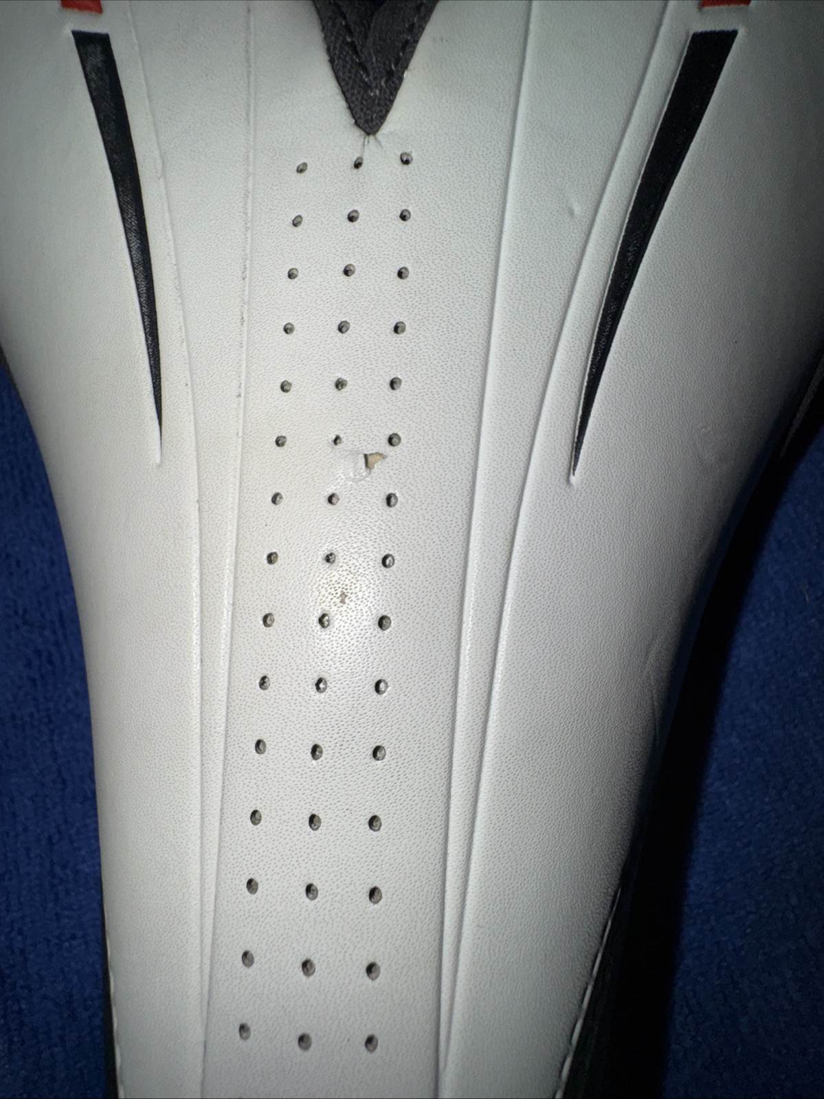 BONTRAGER RACE LITE CYCLING SEAT 135MM HOLLOW TI RAILS WHT/GRY GOOD CONDITION