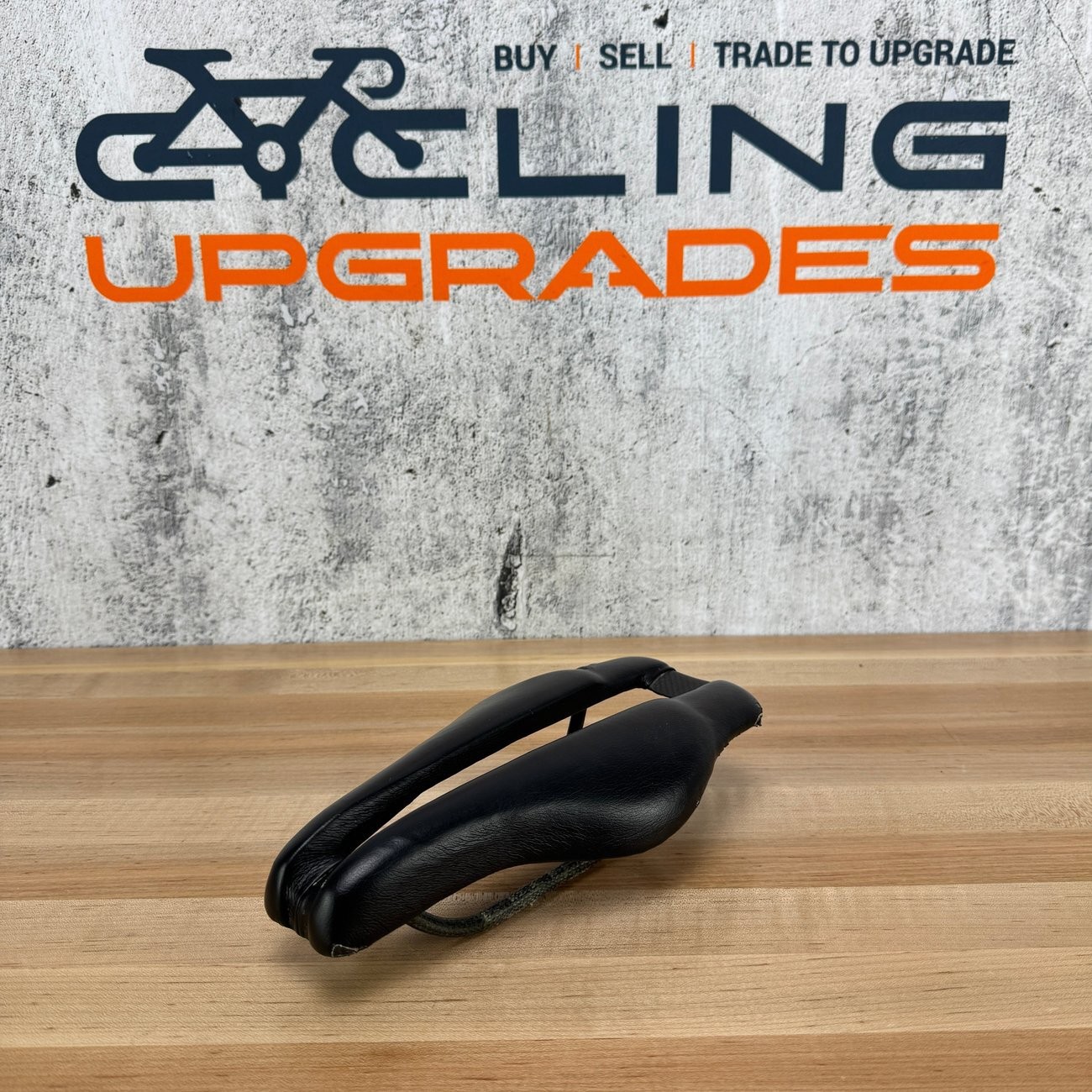 Dash Strike 7x7mm Carbon Rails 135mm Lightweight TT/Triathlon Bike Saddle 130g