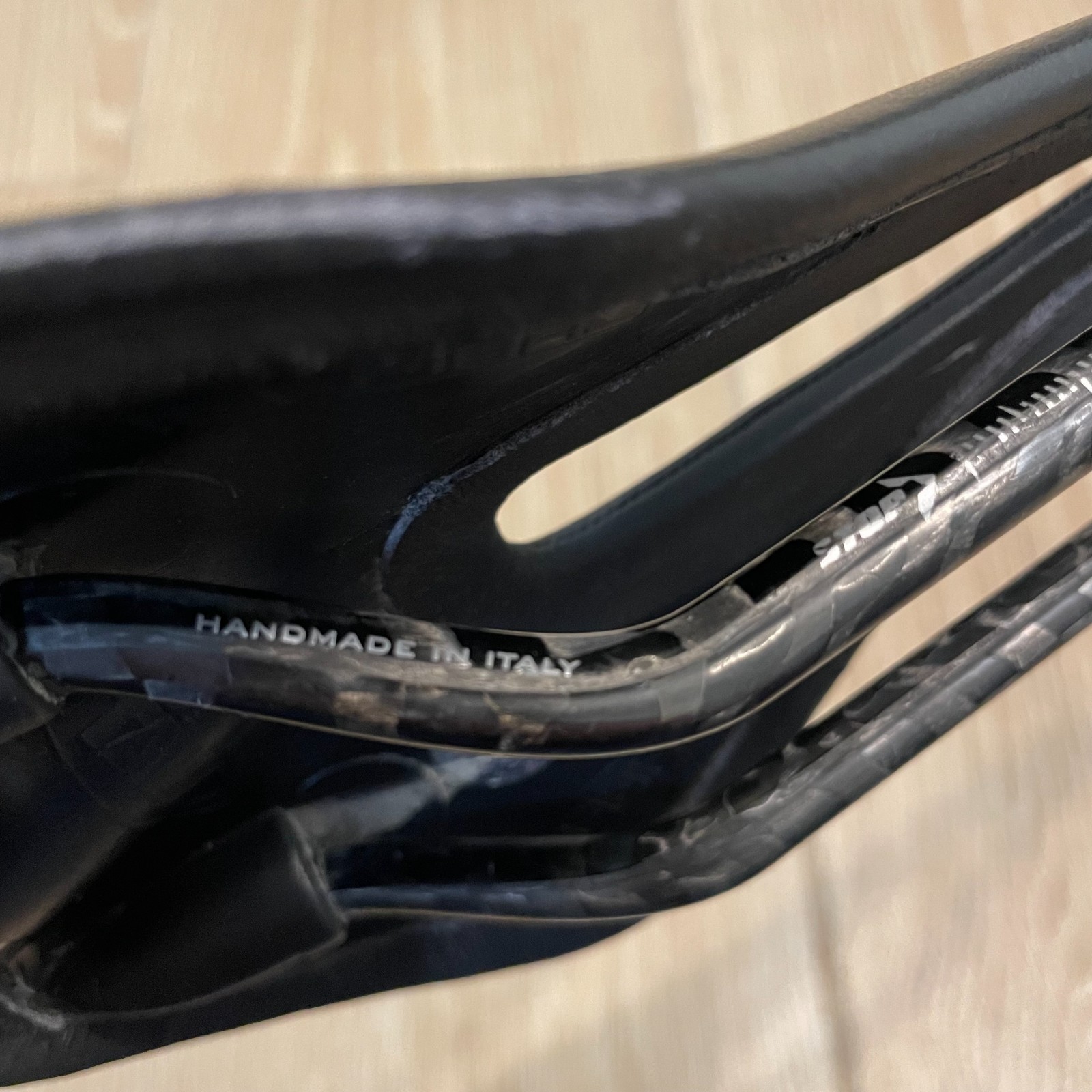 Selle Italia SLR Kit Carbonio Flow Carbon Saddle Black 135mm Carbon Rails 125g