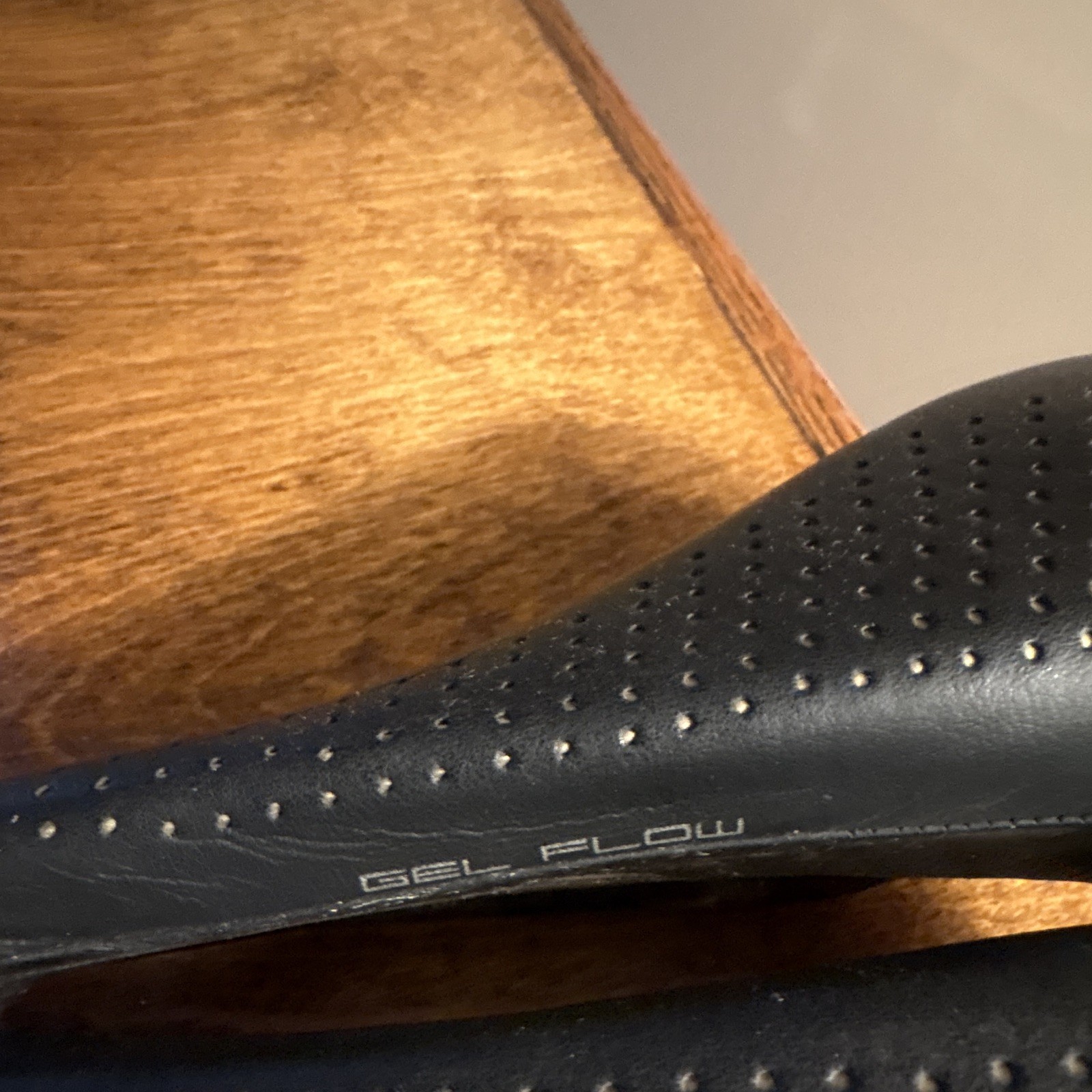 Selle Italia Gel Flow Cutaway Road Bike Saddle Seat – Lady Gel