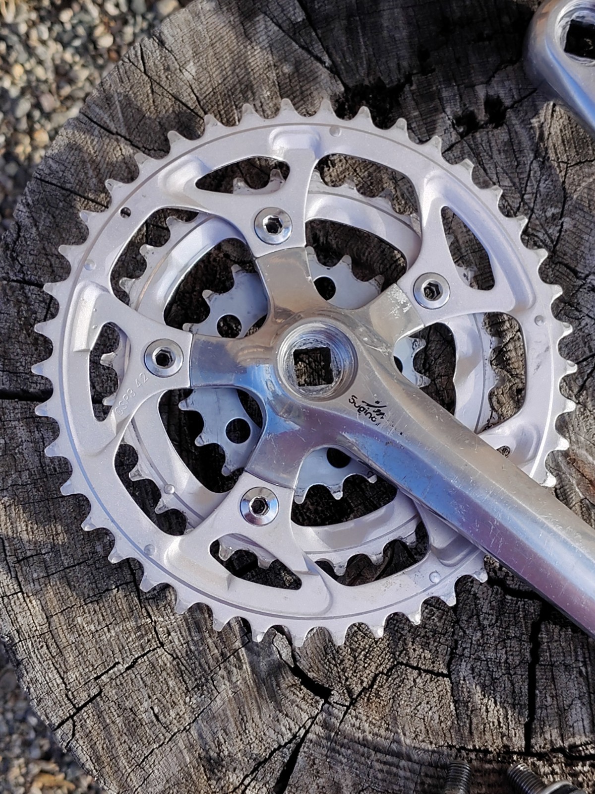 Sugino Triple Crankset 175 mm 42/32/20 T Square Taper Vintage w/ Retaining Bolts