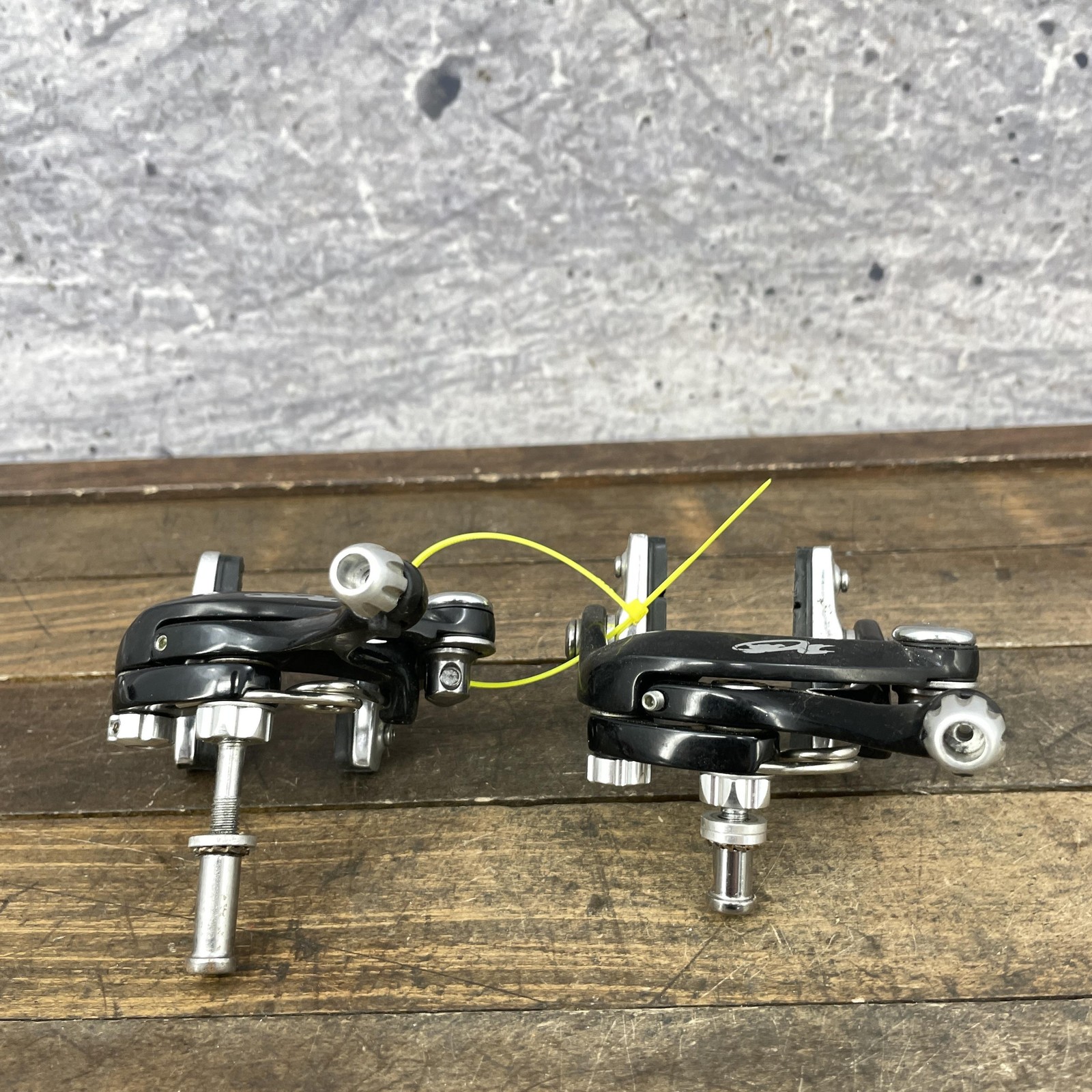 Road Bike Dual Pivot Caliper Brake Set Black Side Pull F/R Road Racing Pads Pair