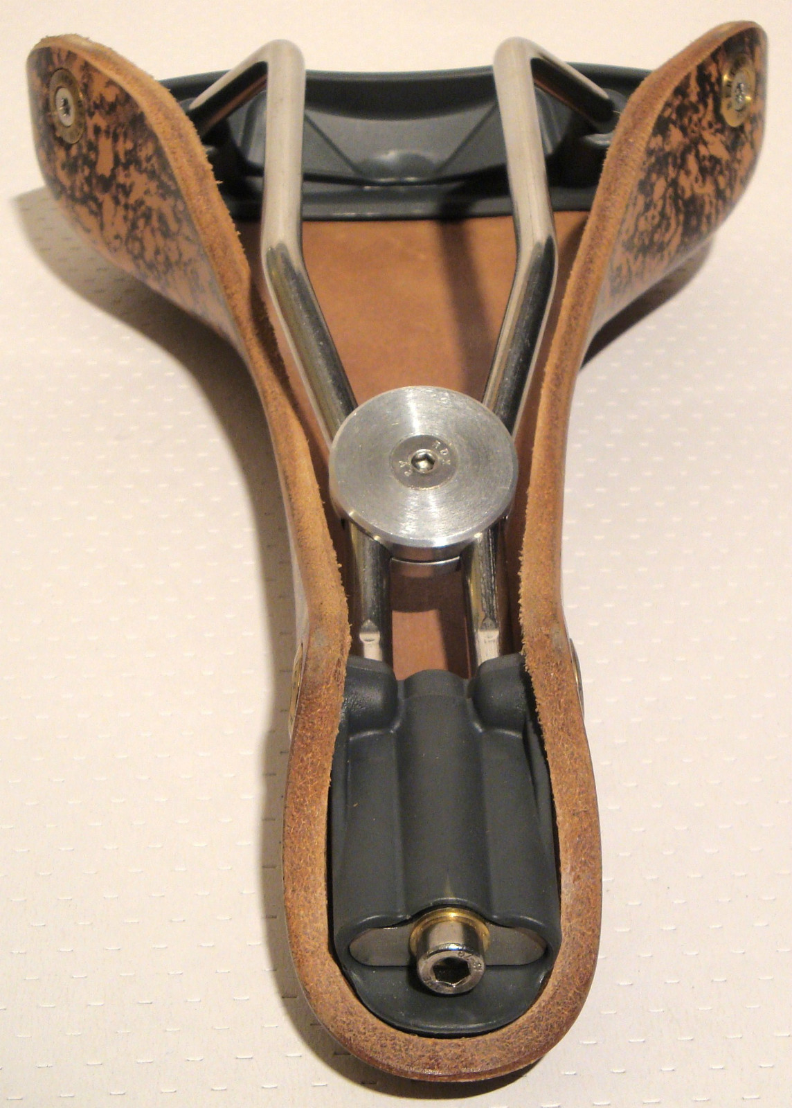 NEW GILLES BERTHOUD SADDLE SEAT SOULOR CORK MADE IN FRANCE IDEALE BROOKS