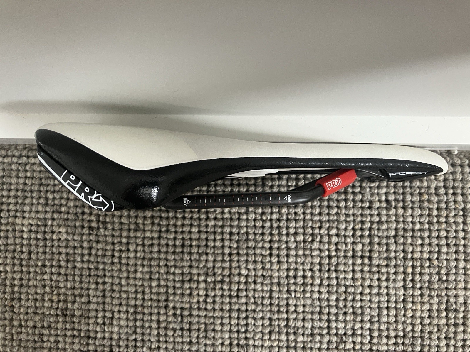 Shimano PRO Griffon carbon rail saddle 132mm