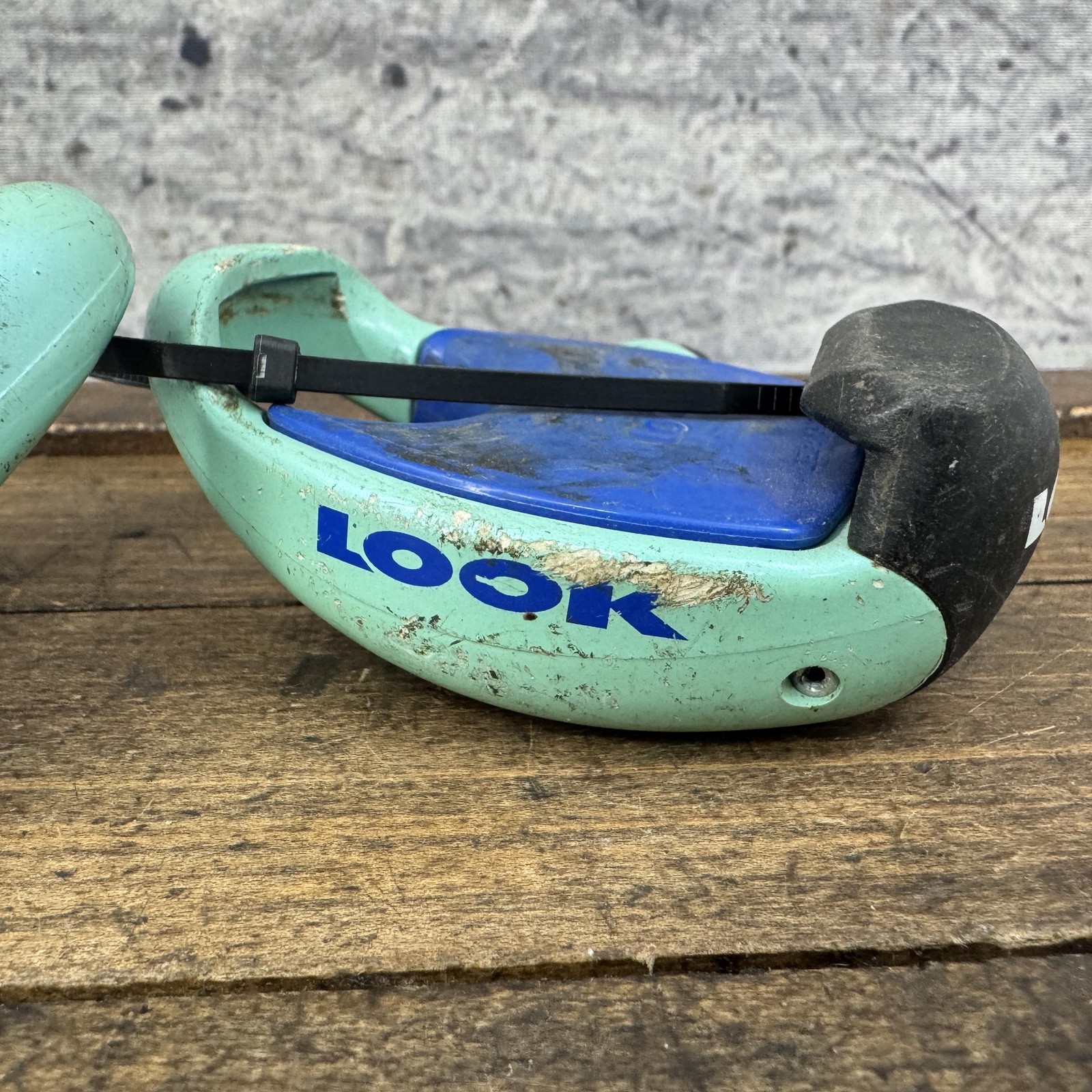 Vintage Look Clipless Road Bike Pedals Celeste Green Blue 9/16 340g Used