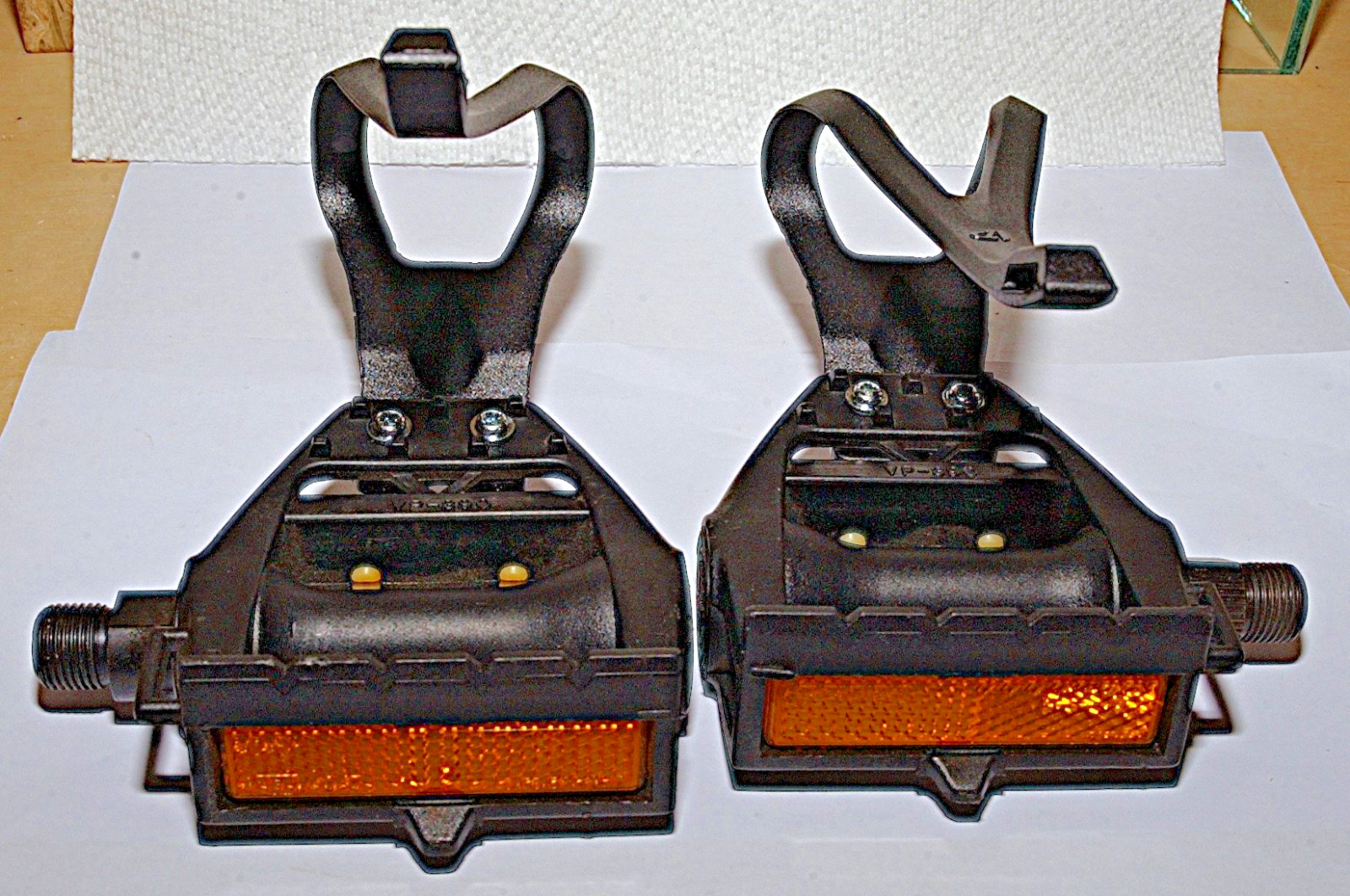 VP-390 PLATFORM Plastic PEDALS & Toe-Clips for your Road, Tour, Fixed Gear BIKE
