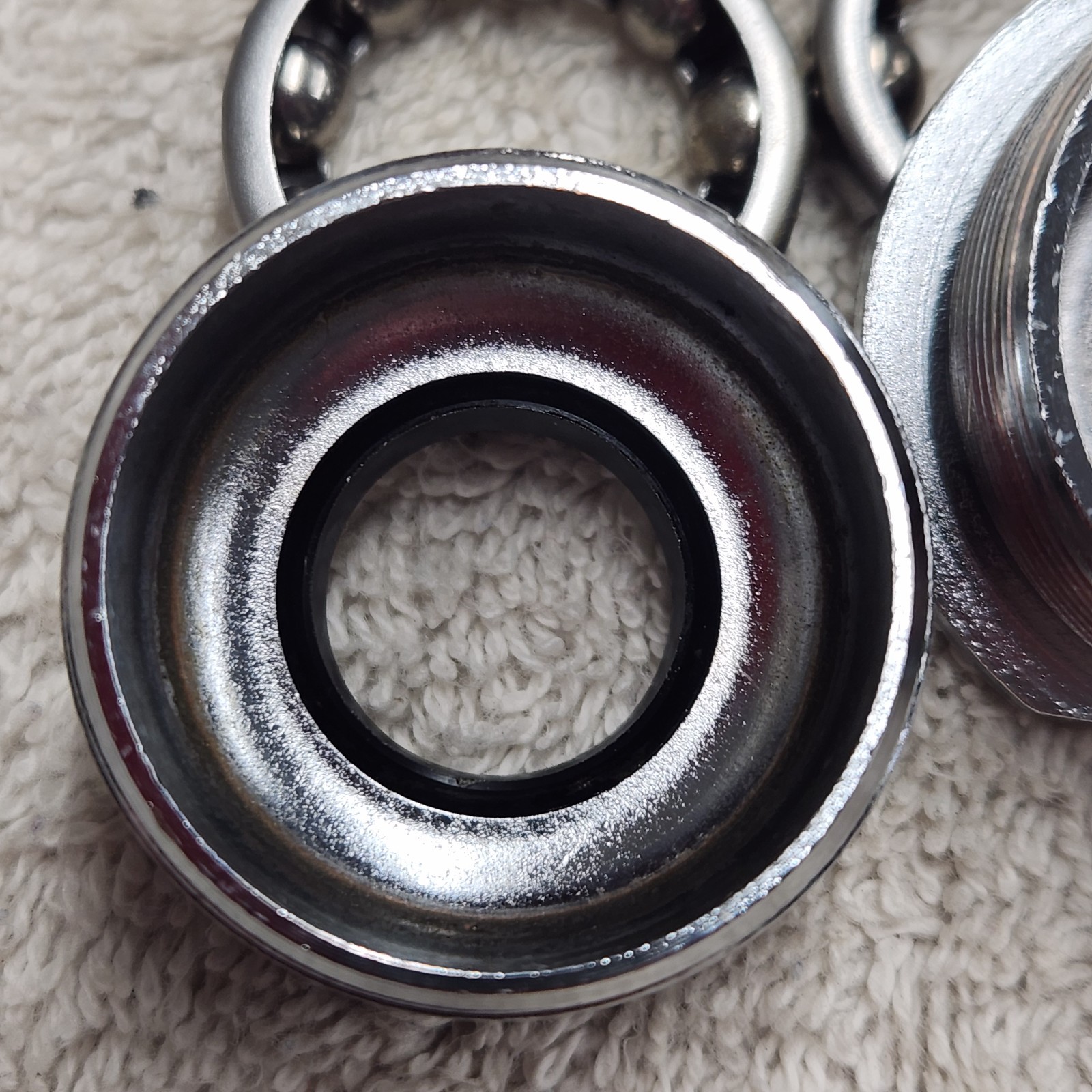 Hatta 1.37 x 24T Bottom Bracket Cups, bearings, locking ring, fixing bolts
