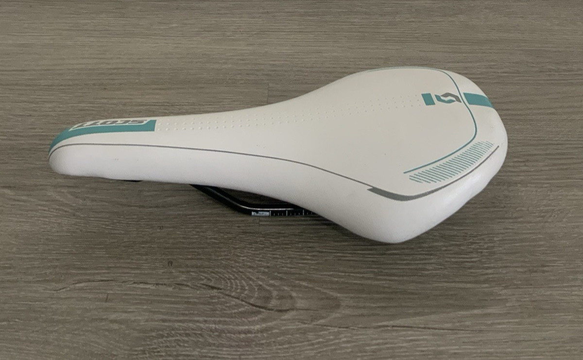 SCOTT RACING SADDLE 320 GRAMS 138 MM X 275 MM WHITE