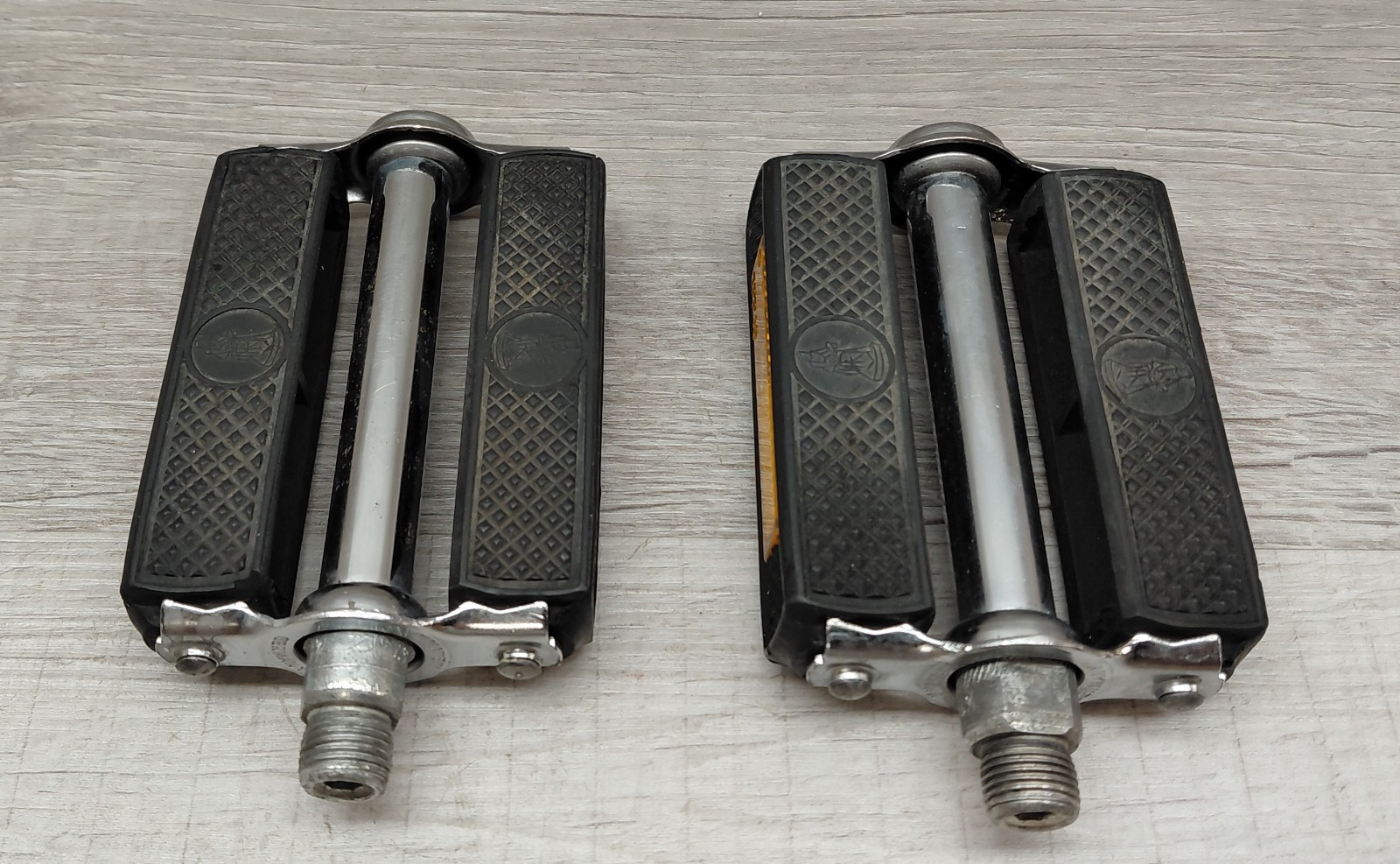 Vintage Raleigh Rubber Block Platform Pedals Black Sports 9/16″ Reflectors