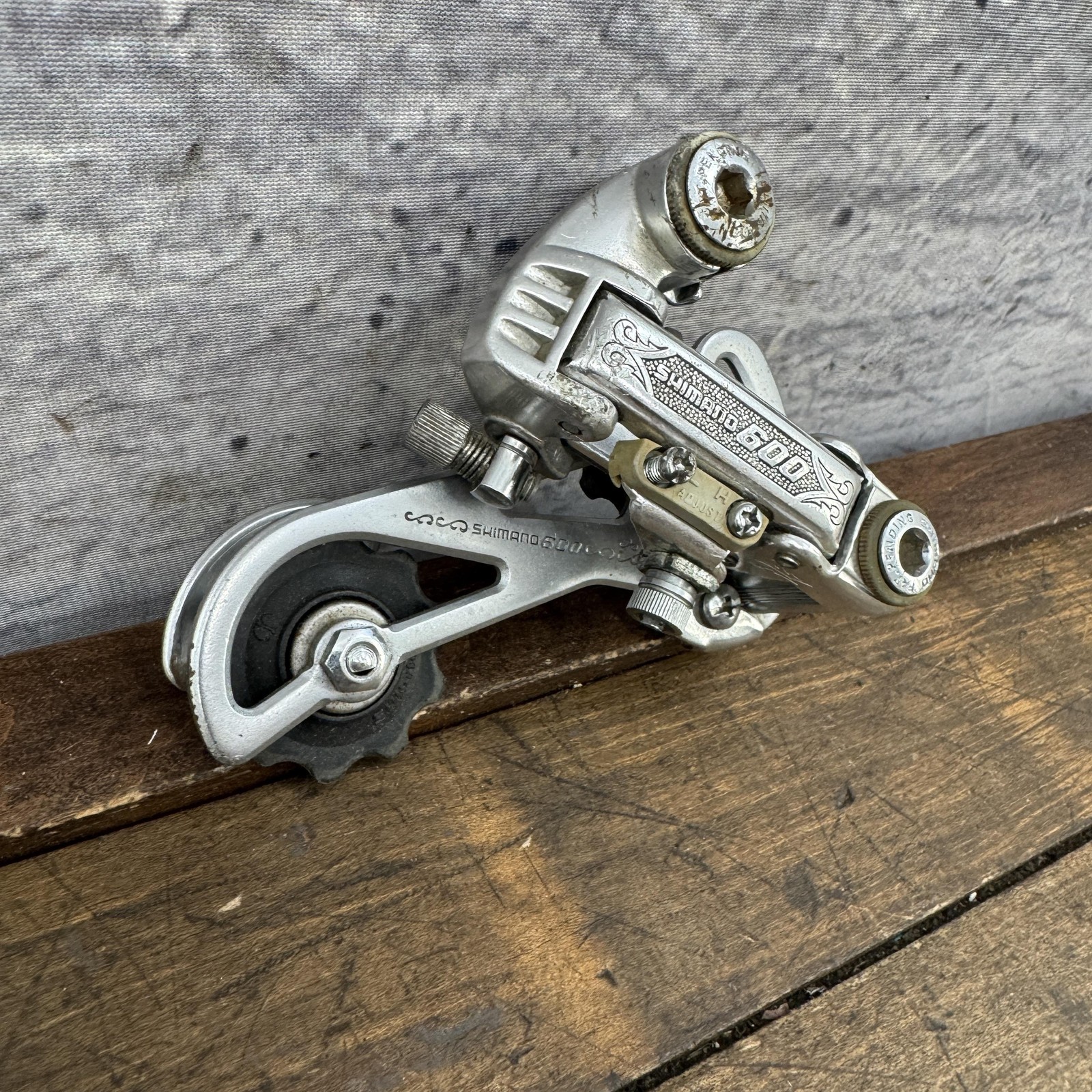 Vintage Shimano 600 Arabesque Rear Derailleur Short Cage Bolt-On Silver 80s